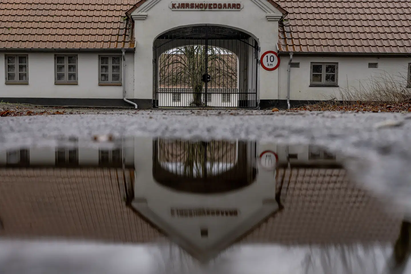 Udrejsecenter Kærshovedgård huser afviste asylansøgere, udvisningsdømte kriminelle og personer på tålt ophold. Centeret ligger i Ikast Kommune. (Arkivfoto).