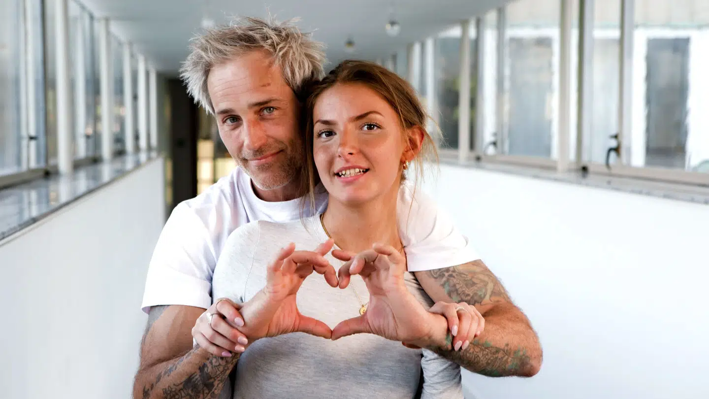 Sofie Amalie Elkjær og Oliver Bjerrehuus har tidligere fortalt om at være i et forhold med stor aldersforskel i DR-programmet 'De unge kærester'.