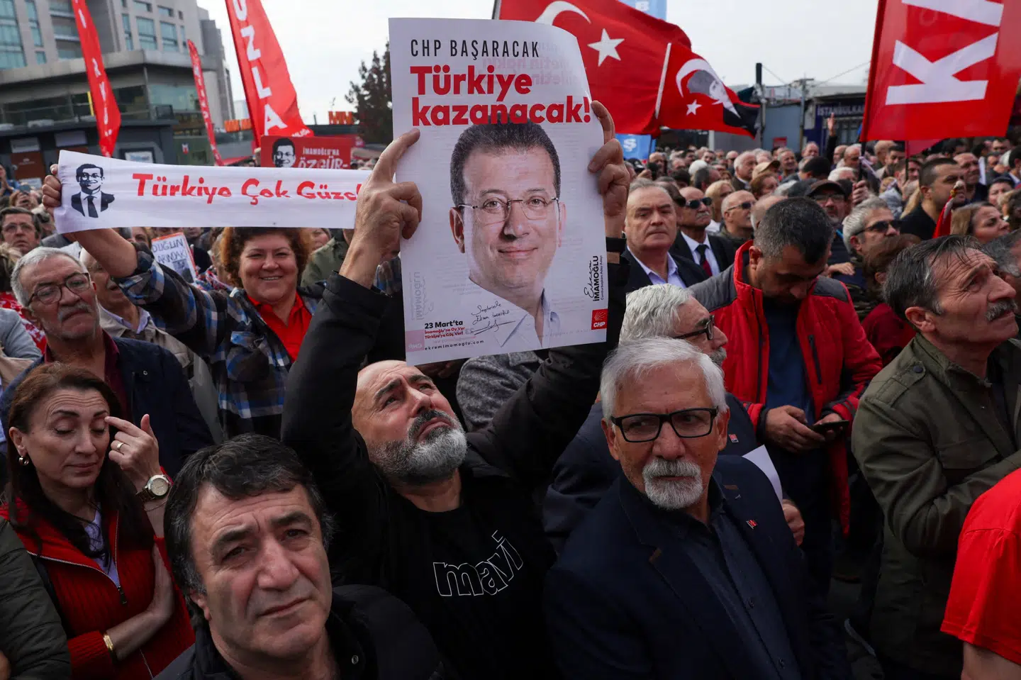 Støtter af Ekrem Imamoglu var på gaden i Istanbul 26. oktober. (Arkivfoto).