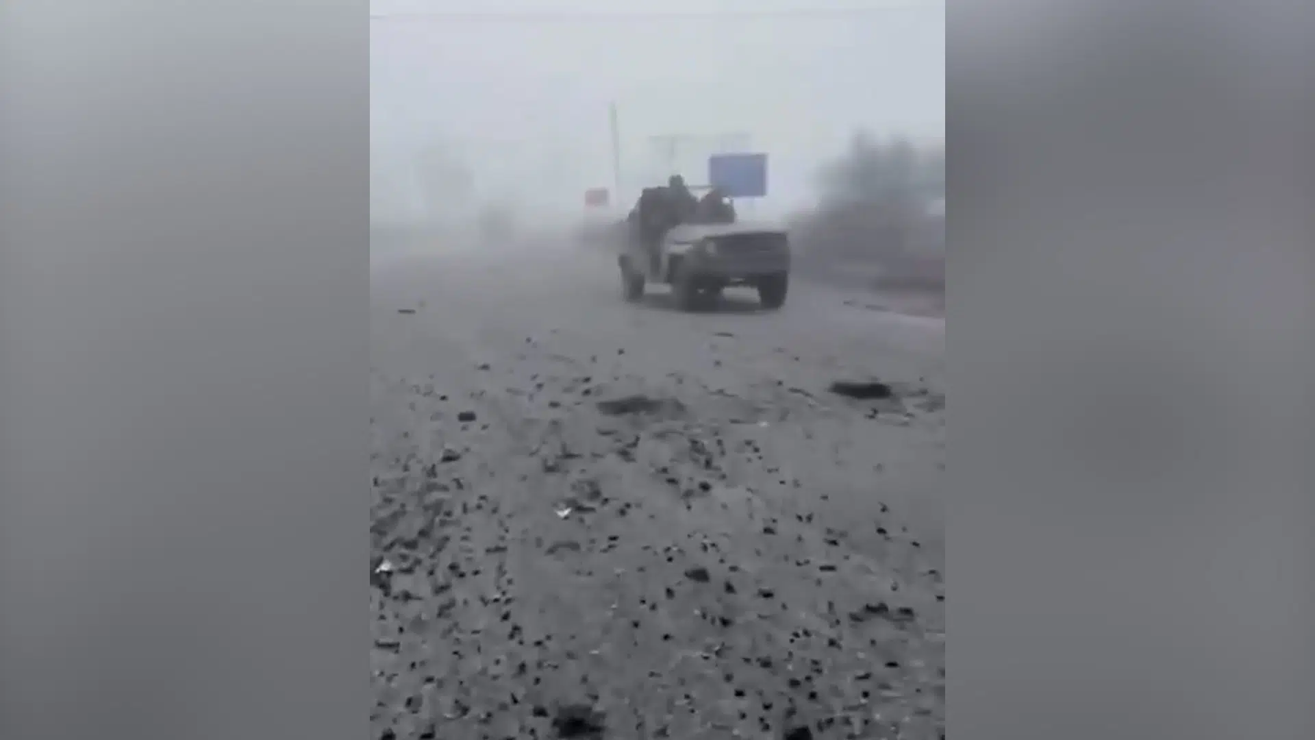 Russerne kom ud af tågen. De brød gennem linjerne. Nu nager et smerteligt spørgsmål i de ukrainske rækker