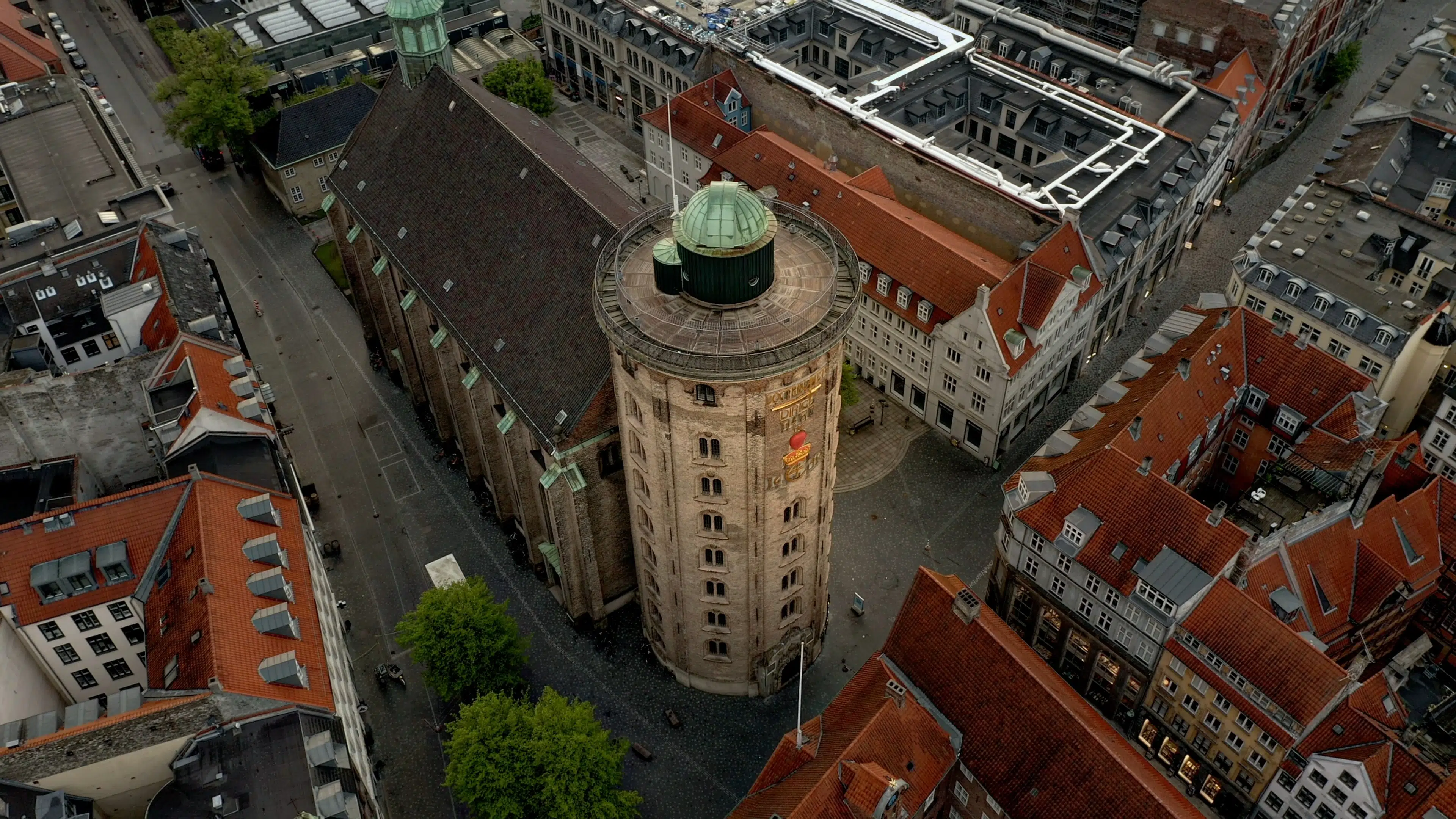 Historisk renovering af Rundetaarn – kuplen løftes ned i gadeplan og vises frem for København