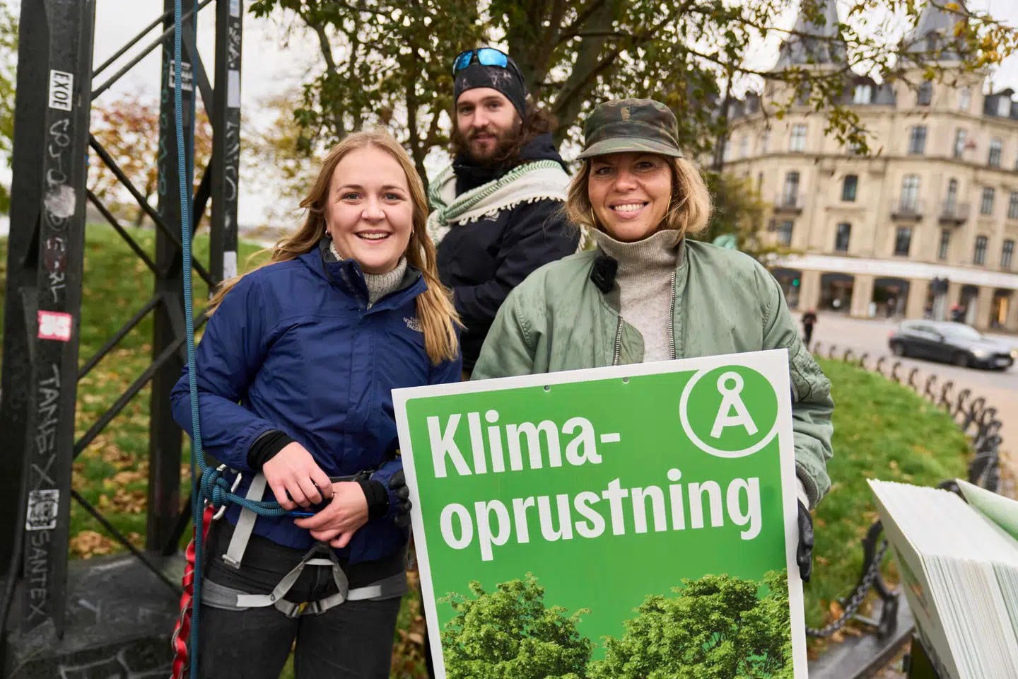 Her ses Karoline Lindgaard (tv.) sammen med Alternativets partileder, Franciska Rosenkilde (th.)