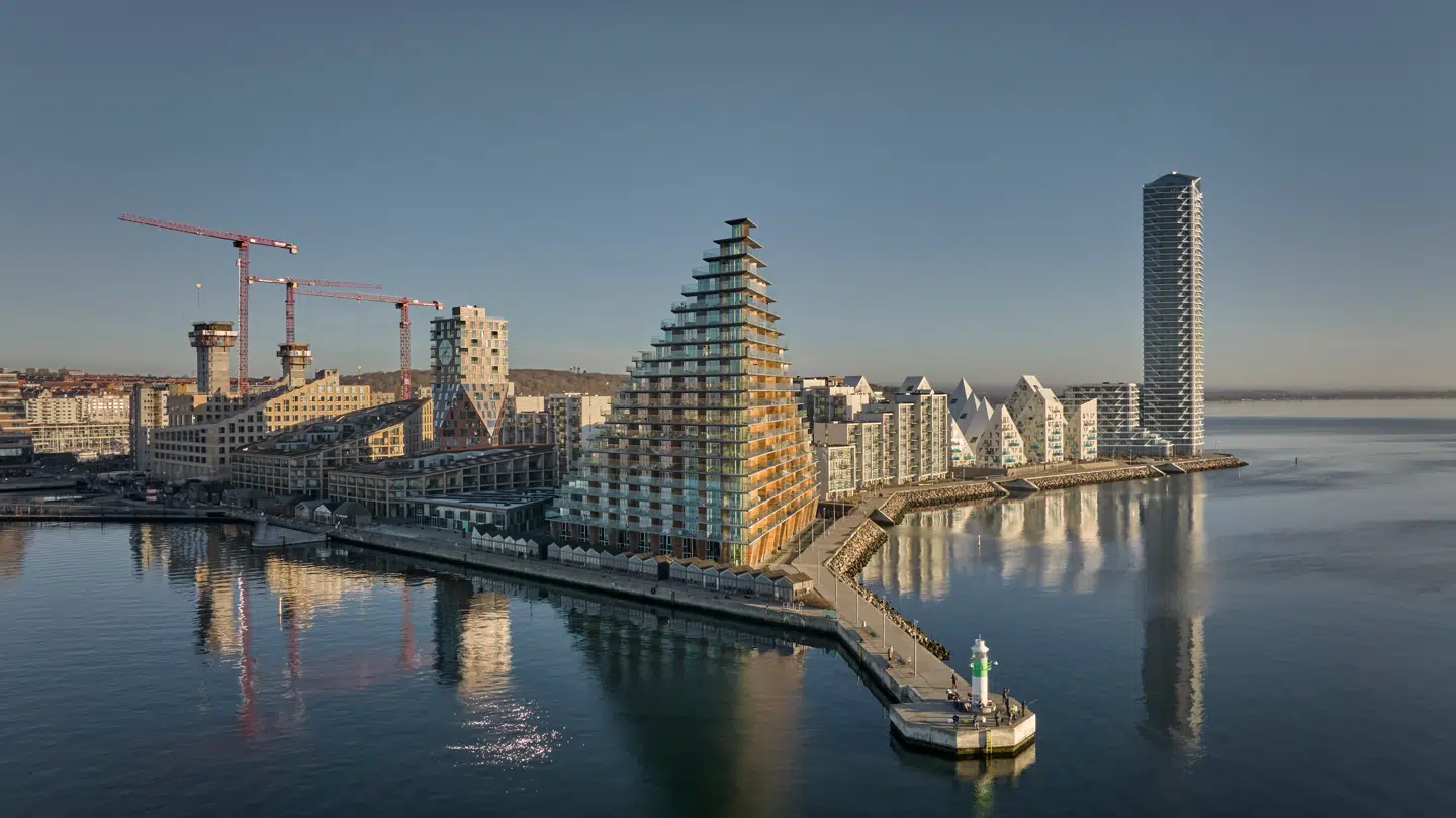 Århus Stiftstidende skrev i 2021, at ikke færre end 82 nye højhuse på mindst syv etager var skudt op i den østjyske hovedstad på bare ti år. Det ses især i det nye kvarter Aarhus Ø. Foto: Morten Rasmussen/Biofoto/Ritzau Scanpix