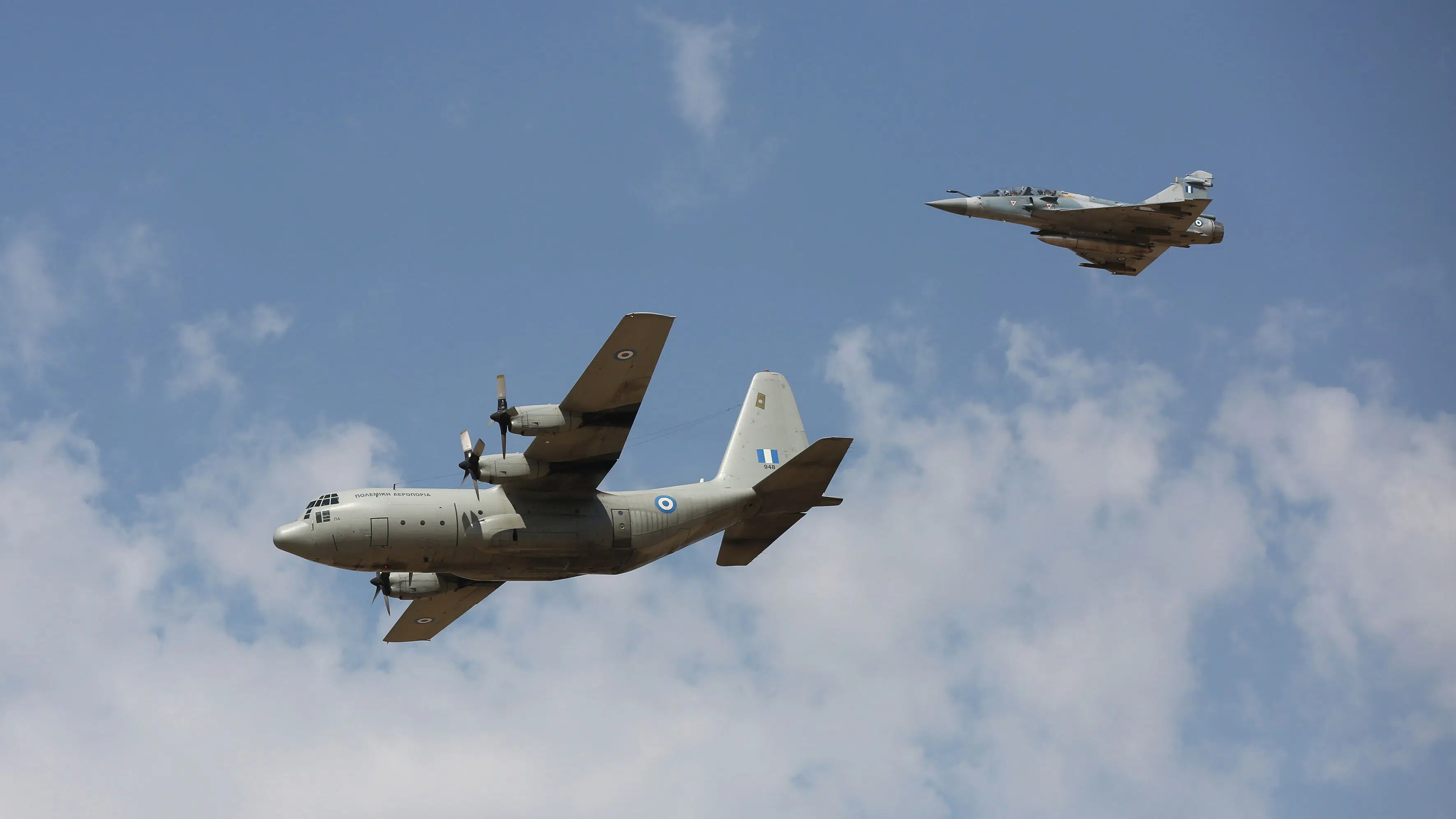 Militærfly styrtet ned: 20 personer savnet