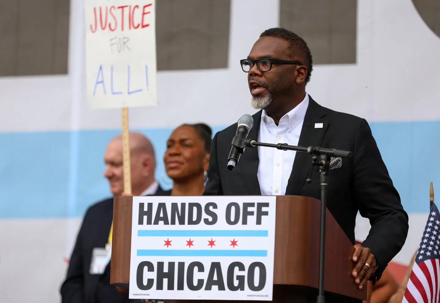 Brandon Johnson ses her under en demonstration mod Donald Trump i oktober.