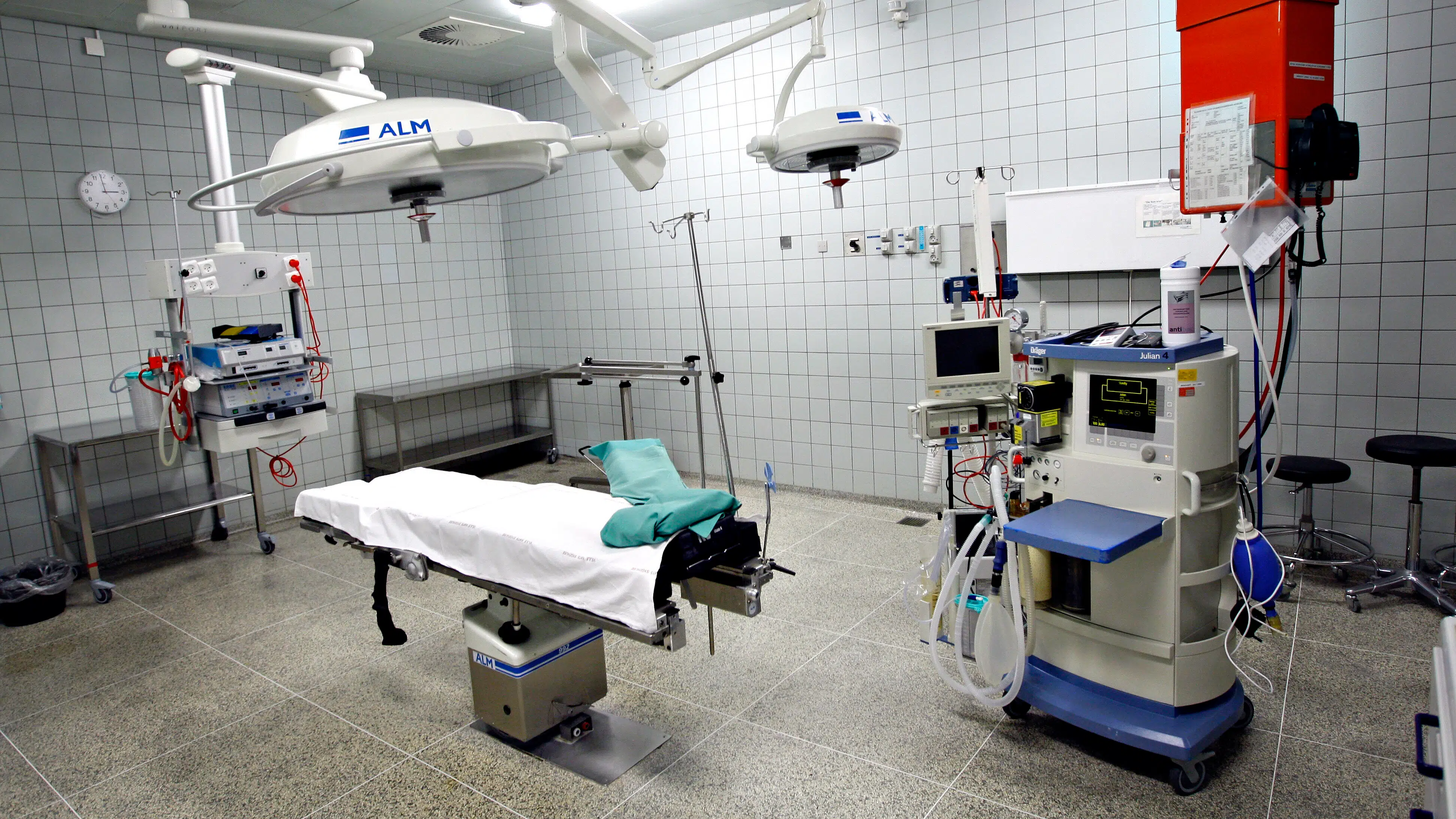 Kirurg syede kvindes blodårer forkert sammen