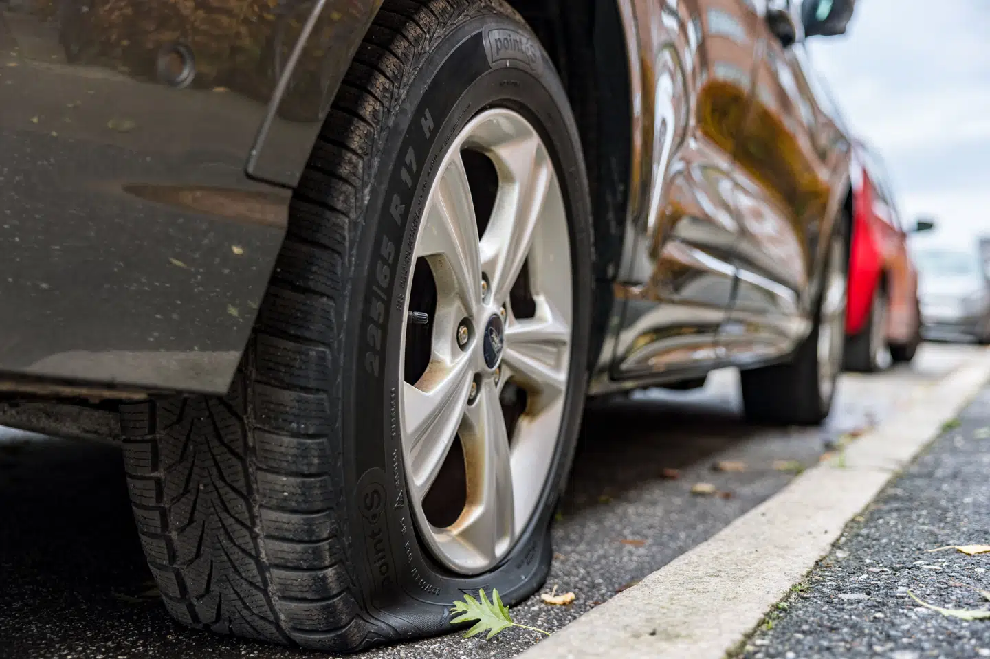 Bilister er onsdag morgen flere stedet stået op til flade dæk. Det er blandt andet sket på Frederiksberg.