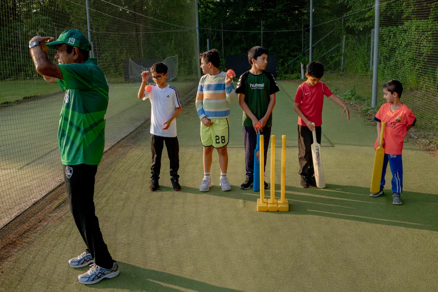 Asmat Ullah har været med til at stifte Ishøj Cricket Club og er i dag formand for klubben.