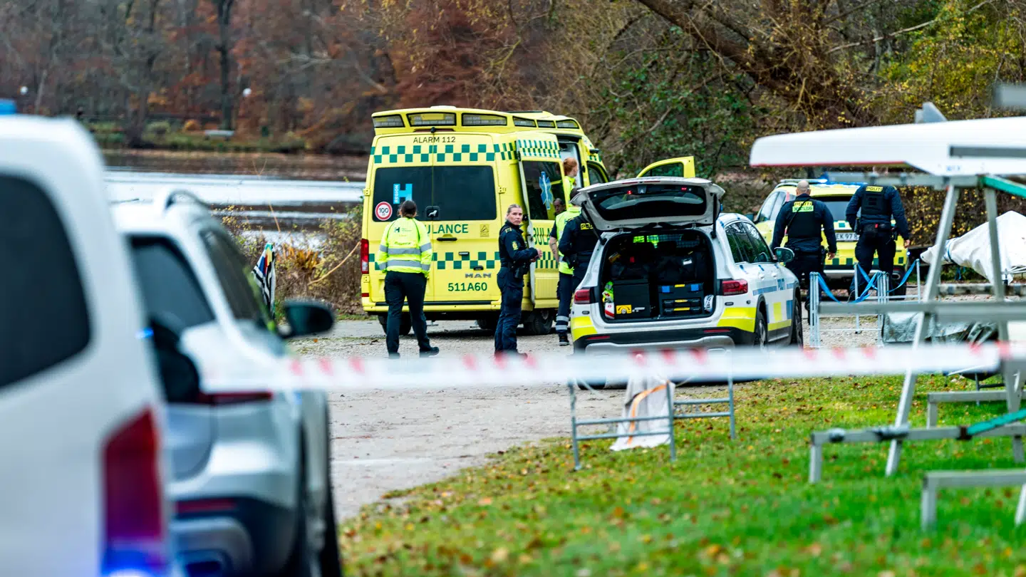 Politi og redning arbejder i området ved Krathus Skovalleen ved Bagsværd Sø, onsdag den 12. november 2025.