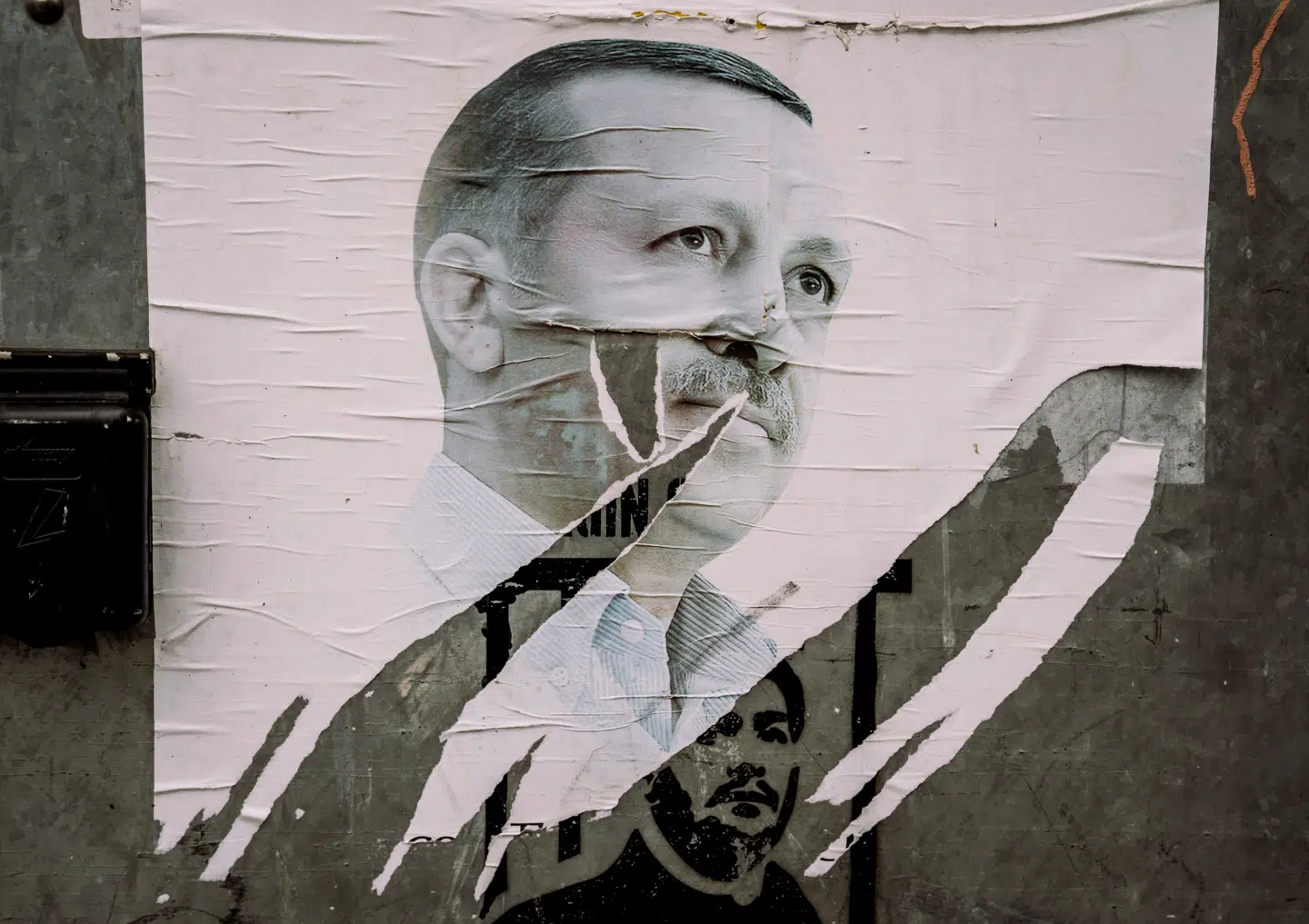 I Danmark er der 30 moskeer under Tyrkiets præsident, Recep Tayyip Erdogans, Diyanet-netværk. En af dem ligger i Farum og har et stort ønske om at få etableret en muslimsk gravplads i Furesø Kommune. Et ønske, der er blevet taget helt ind på rådhuset med hjælp fra konservativ lokalpolitiker.