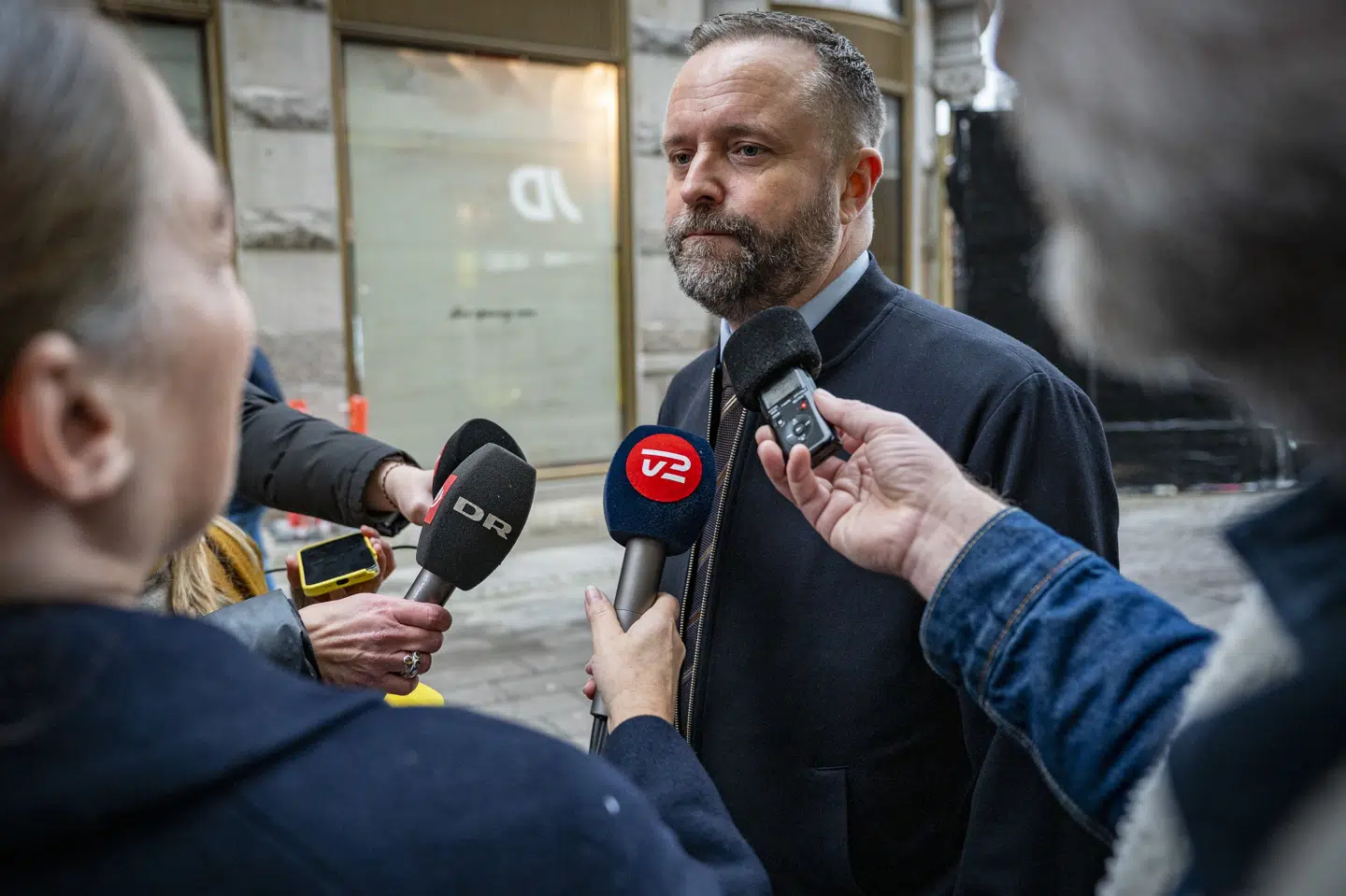 Specialanklager Søren Harbo fra anklagemyndigheden ved Københavns Politi svarer på spørgsmål fra pressen, samme dag som han afhører en terrortiltalt svensker i Københavns Byret.