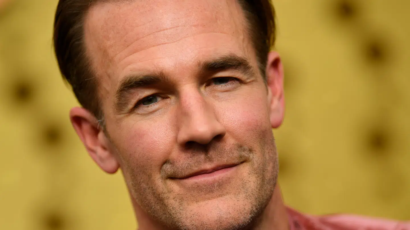 James Van Der Beek er alvorligt syg med tyktarmskræft. Nu sælger han en række klenodier fra tiden med 'Dawson's Creek' for at skaffe penge til behandlingen. (Arkivfoto)