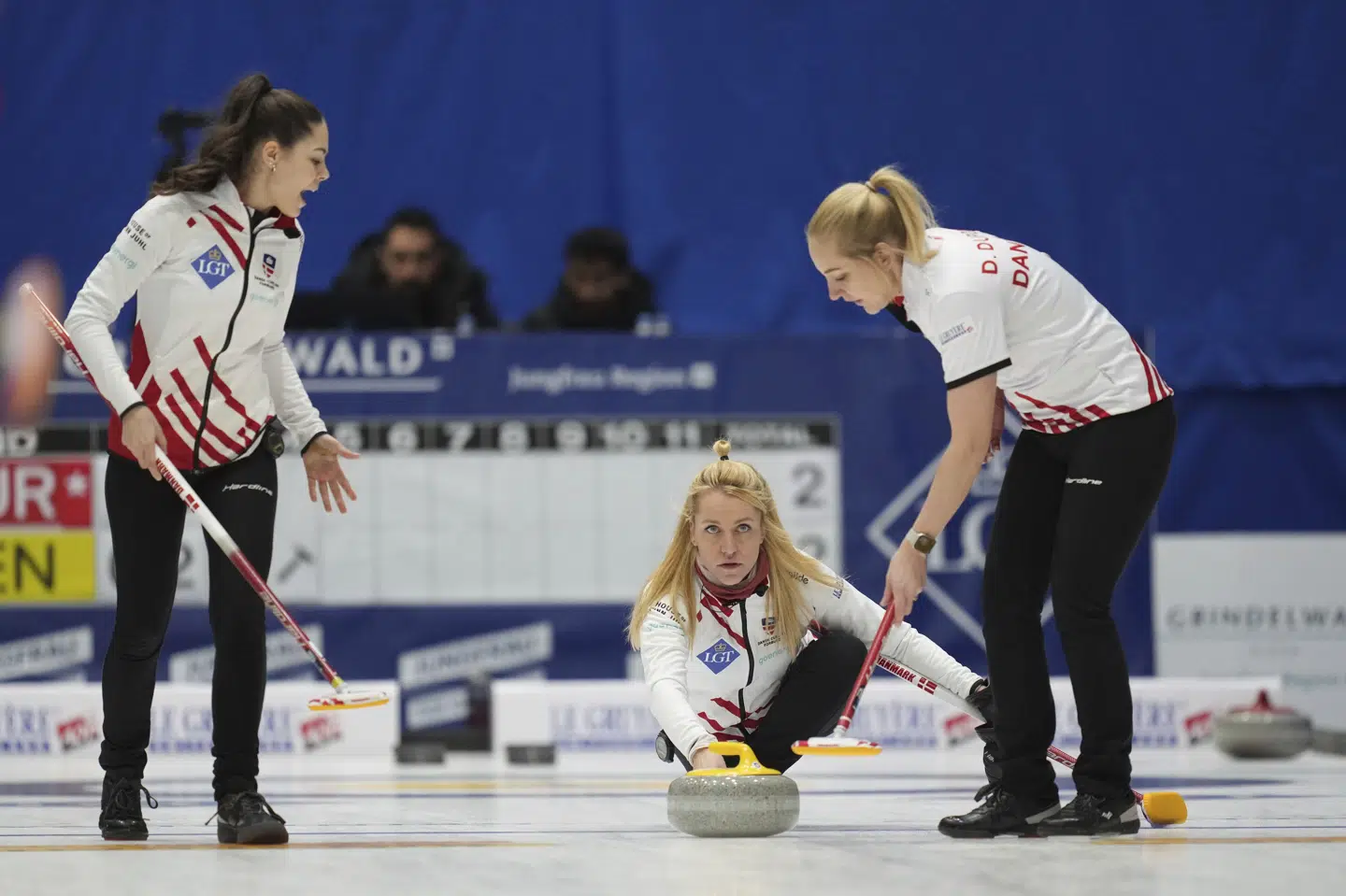 Curlingkvinderne med skipper Madeleine Dupont kvalificerede sig allerede i marts til næste års OL. Nu er der sat navne på de fem kvinder, der skal til Italien. (Arkivfoto).