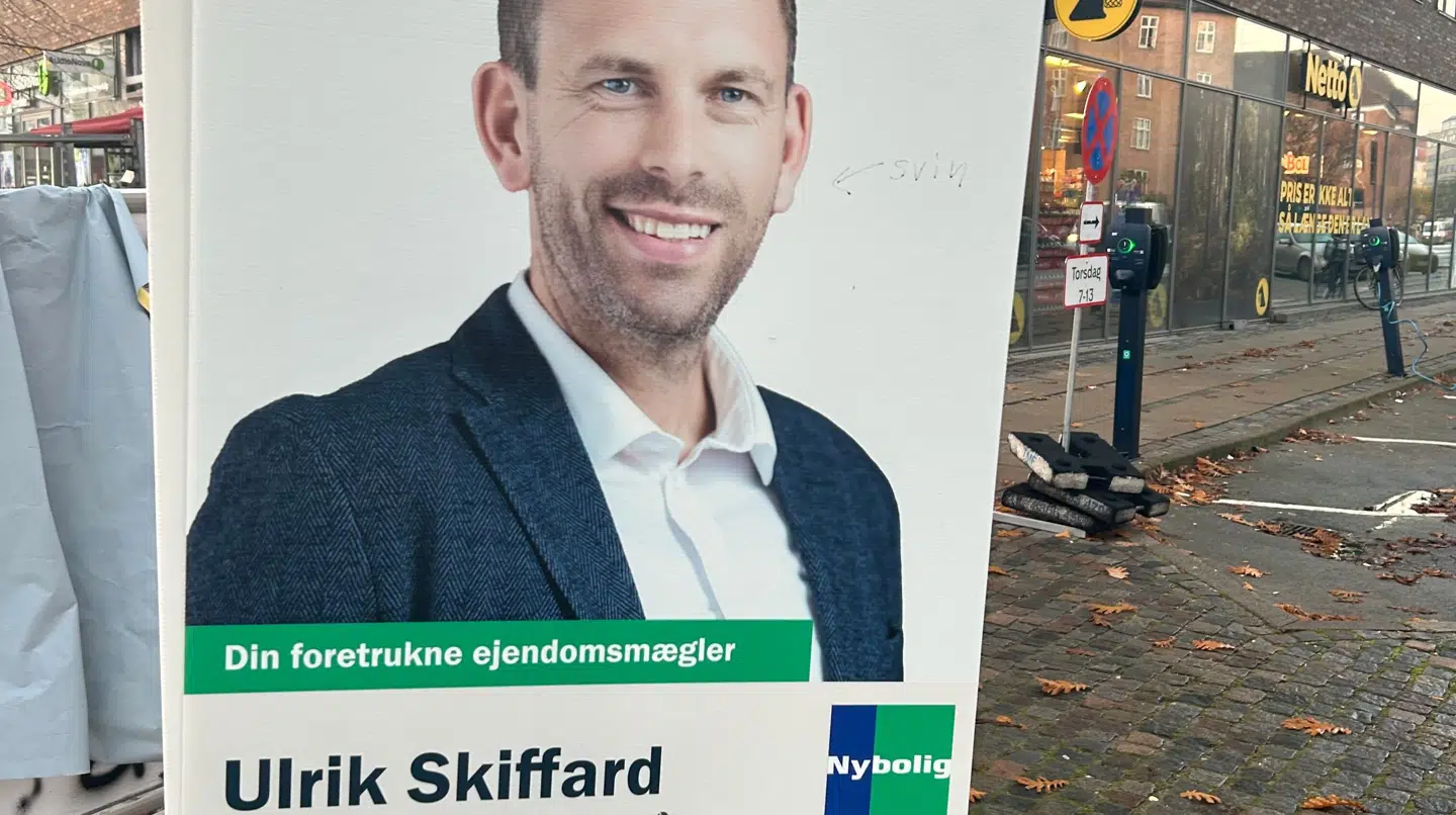 Sådan ser en af plakaterne ud, da den hang på Østerbro i København.