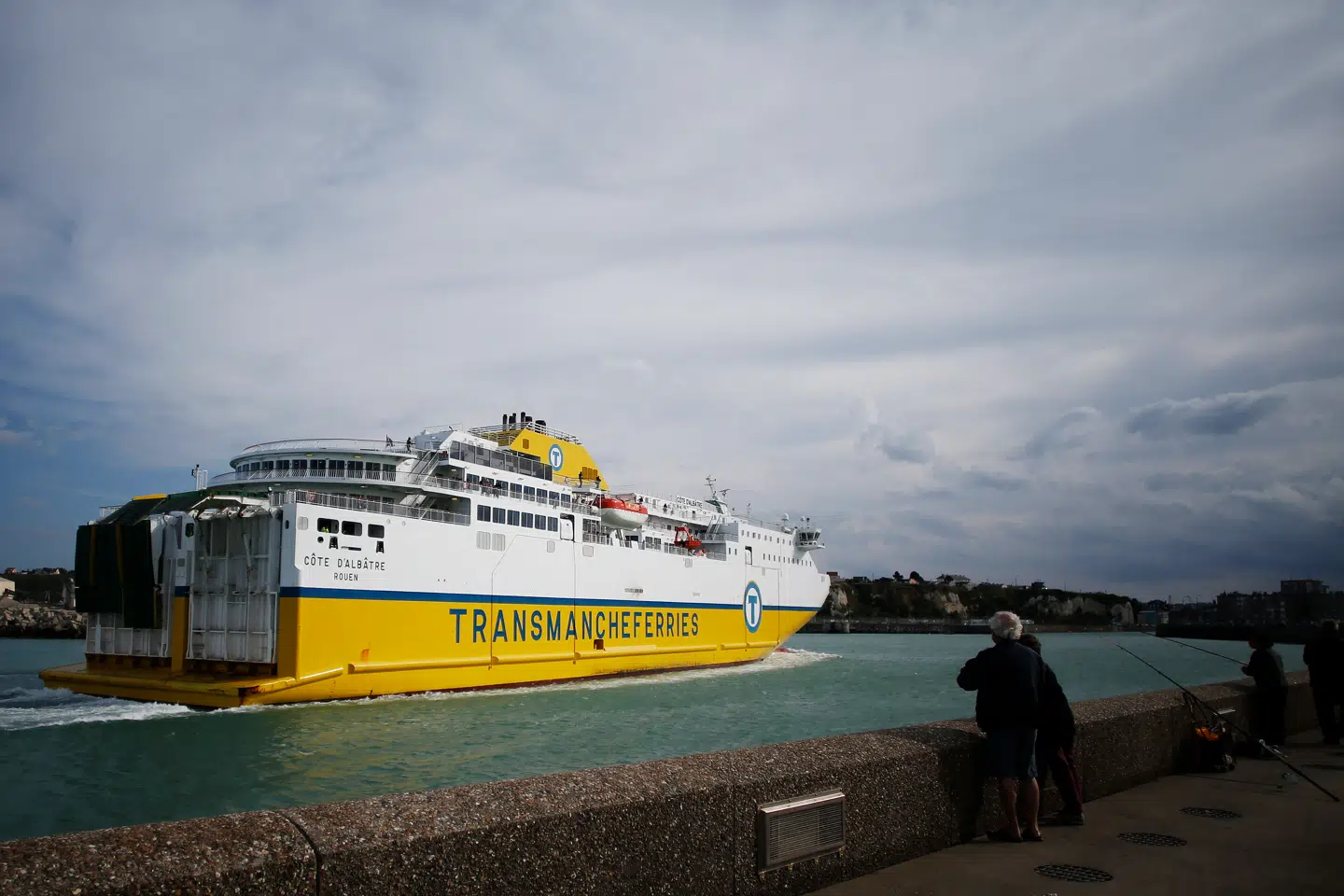 DFDS sejler på ruten Dieppe-Newhaven over Den Engelske Kanal. Det var om bord på et af skibene, at passagererne – og særligt de yngste – fik et chok, da der pludselig blev vist pornofilm på tv-skærmen.