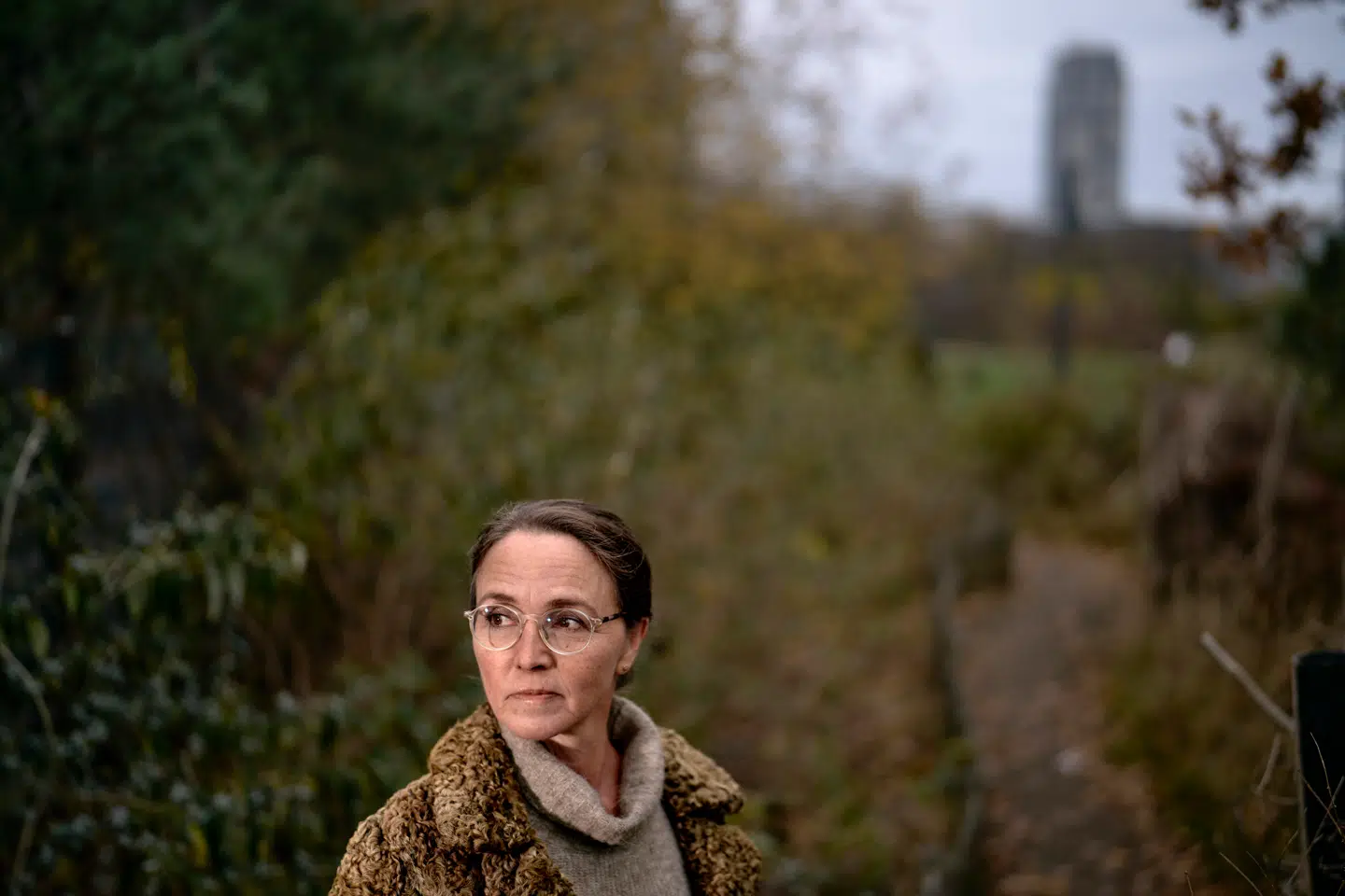 I bogen »Guldfuglen – det næste liv« skriver Marie Louise Toksvig om det liv, den tidligere rocker Martin Fryd Petersen har levet i vidnebeskyttelse, siden han samarbejdede med politiet.