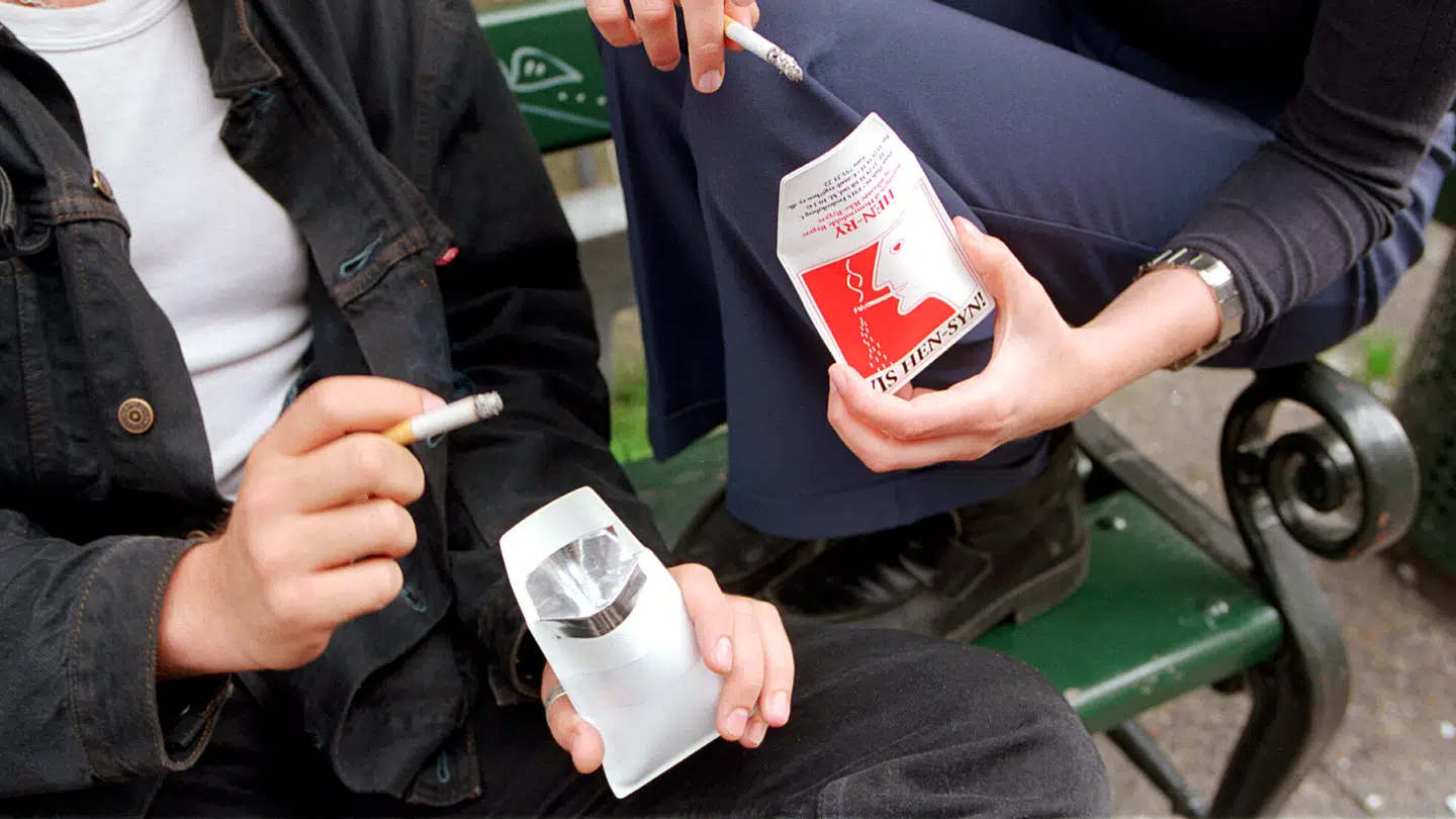 Det er lommeaskebægre som dem på billedet, Københavns Kommune har brugt over en million kroner på at uddele i København.