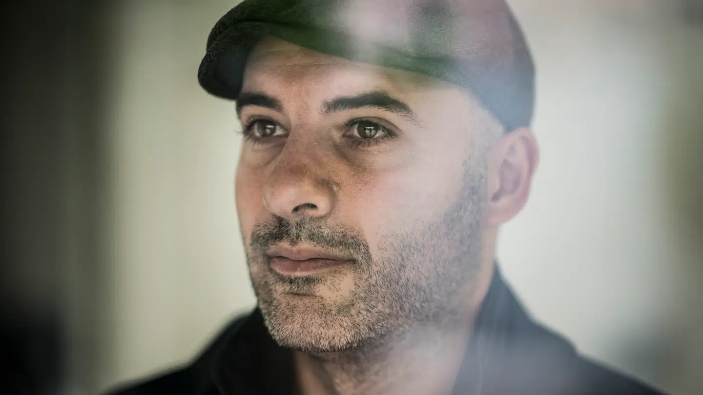 'Jeg har oplevet folk råbe ord som 'jøde' og 'vantro' efter mig. Synes, det siger alt om, at der er for mange især unge, der er blevet islamistisk prægede,' skriver Lars Aslan til B.T.