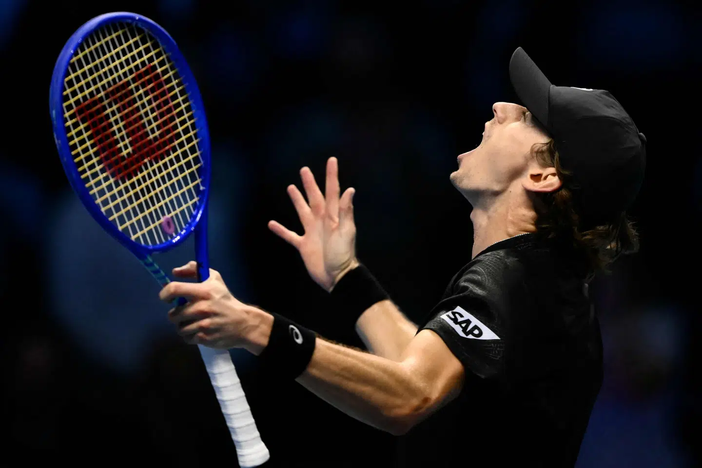 Alex de Minaur jubler over sejren mod Taylor Fritz.