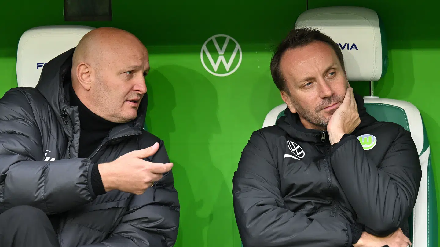 Danske Peter Christiansen (tv), fyrede torsdag sin sportsdirektør, Sebastian Schindzielorz, i VfL Wolfsburg.