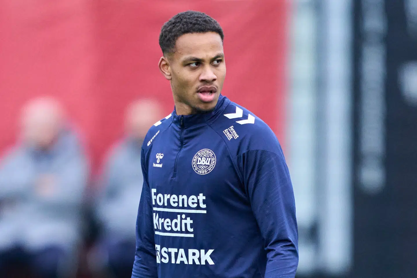 Nikolas Nartey har spillet 41 ungdomslandskampe for Danmark, og den 25-årige Stuttgart-spiller kan lørdag få sin A-landsholdsdebut.