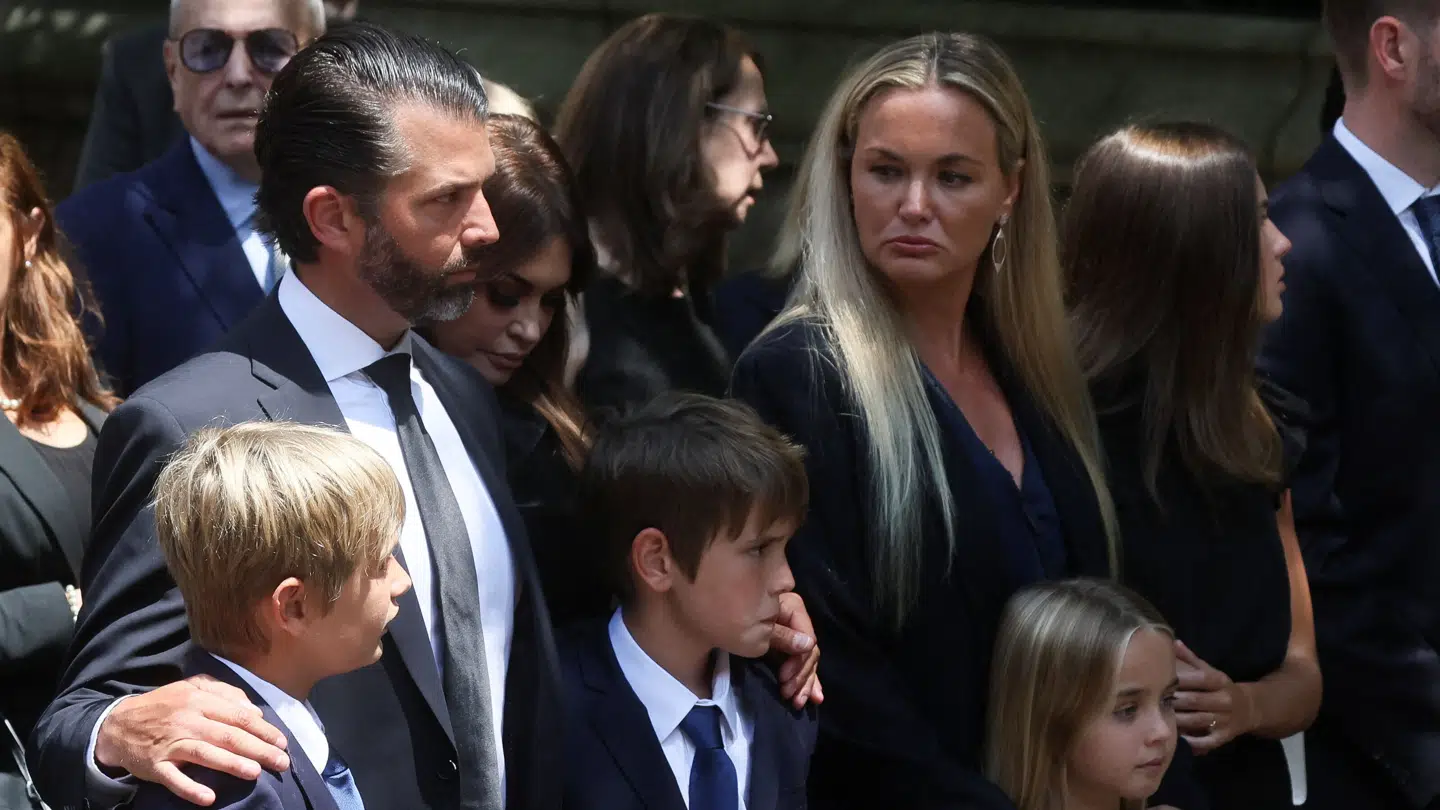 På billedet fra 2022 ses Donald Trump Jr., Vanessa Trump og deres tre børn.
