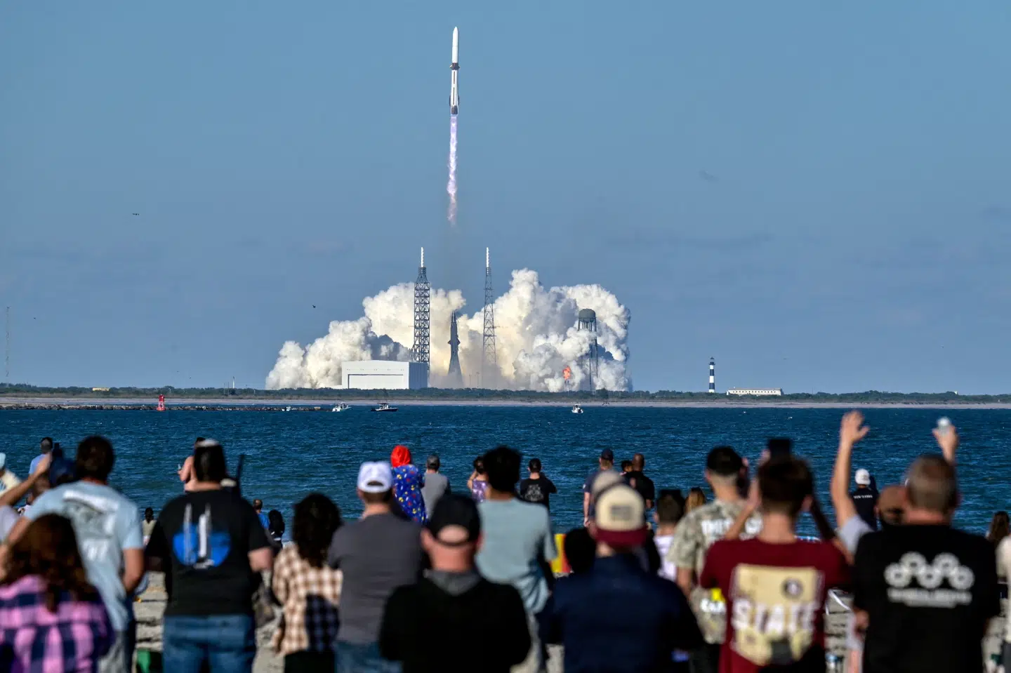 Blue Origin har torsdag affyret en raket med to satellitter om bord fra Cape Canaveral i den amerikanske delstat Florida.