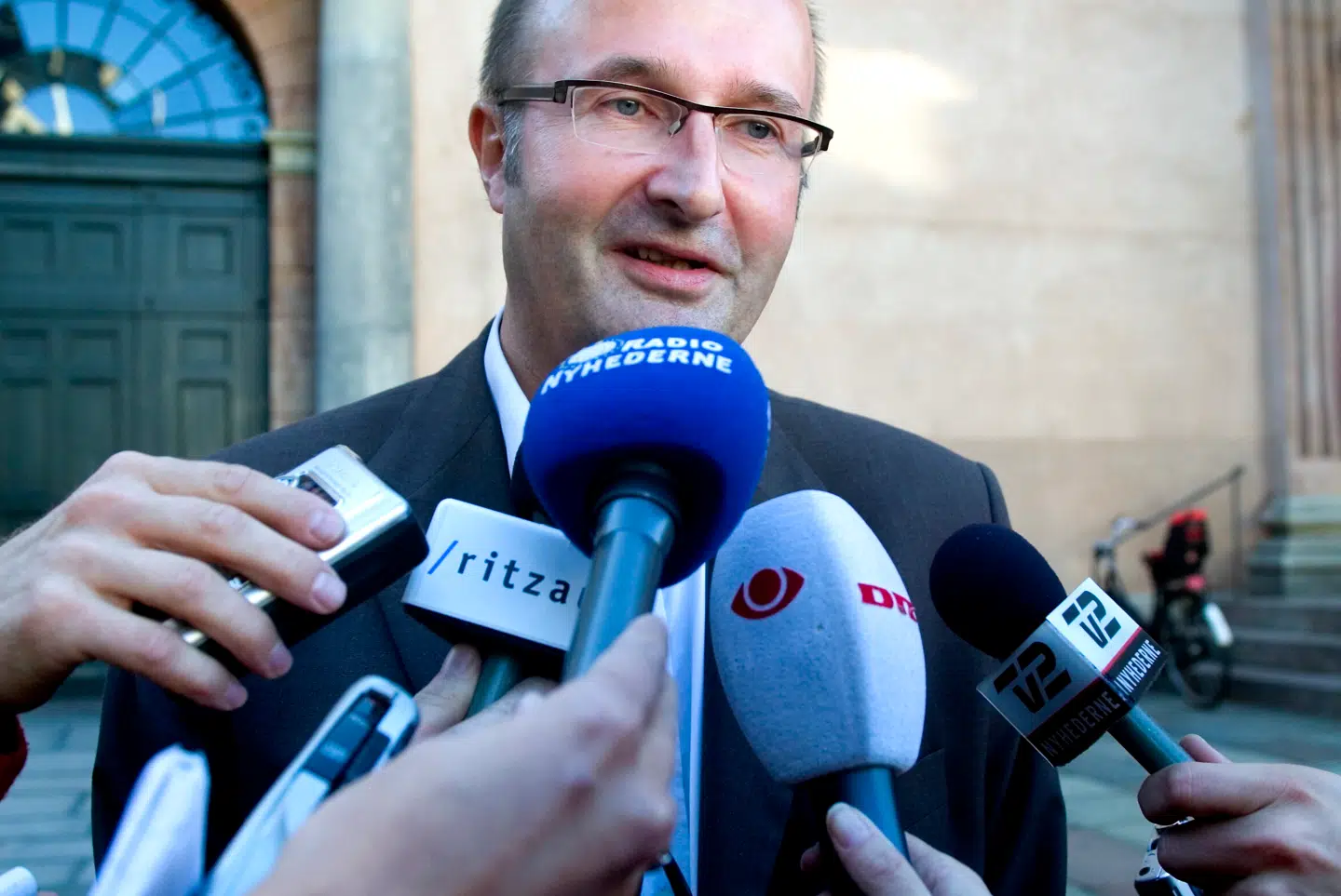 Sagen fyldte meget på Christiansborg og i pressen i 2004 og 2005. Her ses den tidligere folketingsmand for Venstre foran Københavns Byret, efter han i 2005 blev straffet med fire måneders betinget fængsel.