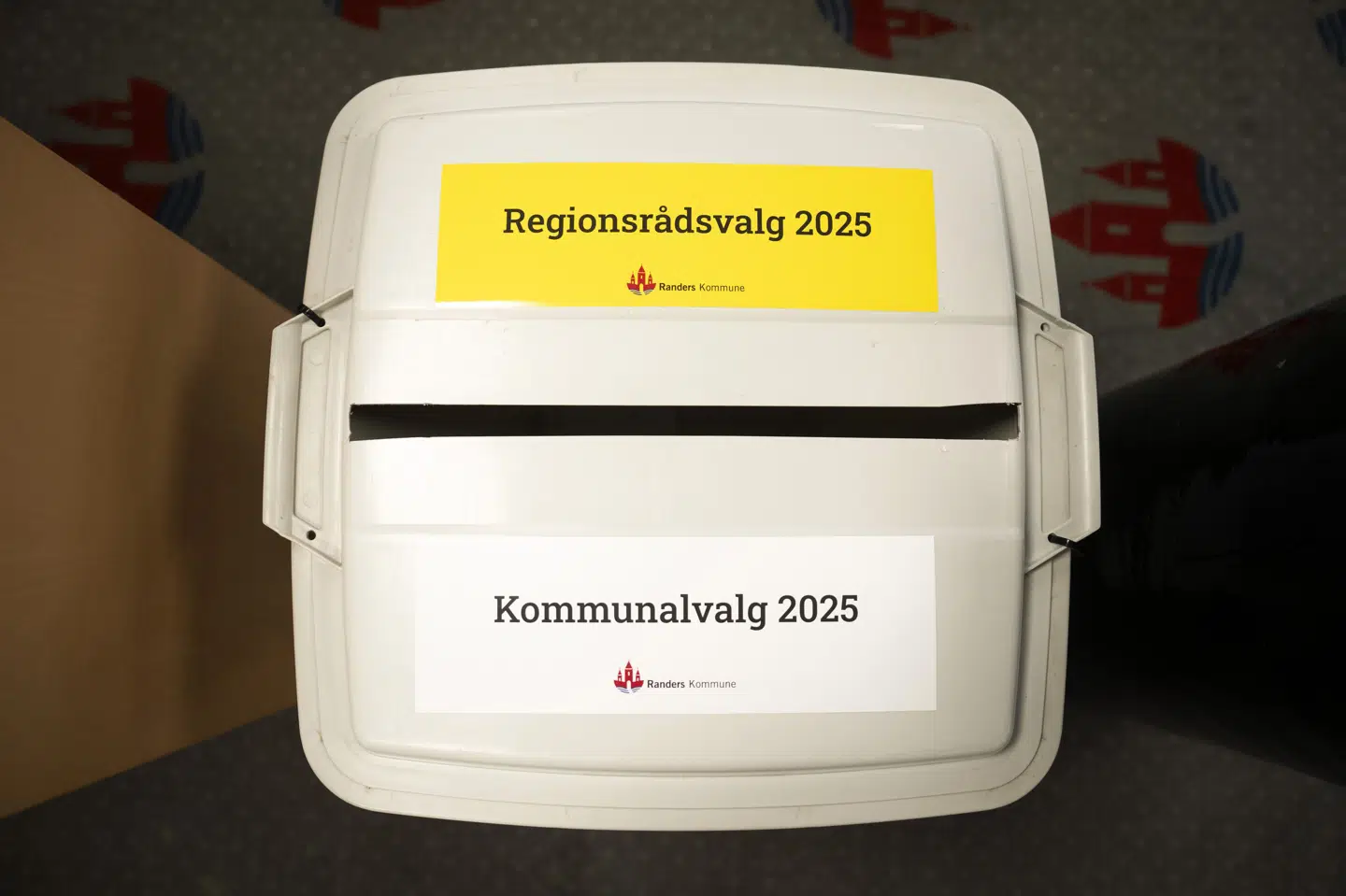 Vælgere, der ikke kan stemme på valgdagen, kan brevstemme til og med i dag. Det har man blandt andet kunnet i borgerservice i Randers Kommune. (Arkivfoto).