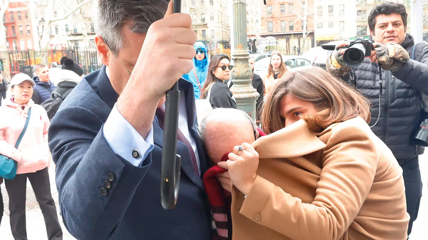 Joe Lewis var ikke meget for at blive fotograferet, da retssagen kørte. Her ses han i april sidste år.