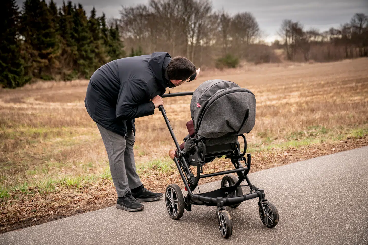 Relationen mellem fædre og sønner har ændret sig radikalt de seneste 50 år. I dag ser vi en opblomstring af »den performative far«.