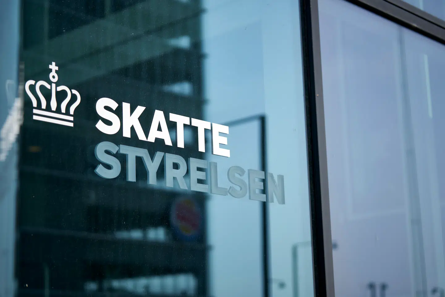 Skattestyrelsen fik Højesterets ord for, at advokatfirmaet Bech-Bruun var erstatningsansvarligt for dets rådgivning om udbytteskat. Et amerikansk advokatfirma er stadig ikke sagsøgt, men myndighederne holder en dør på klem.