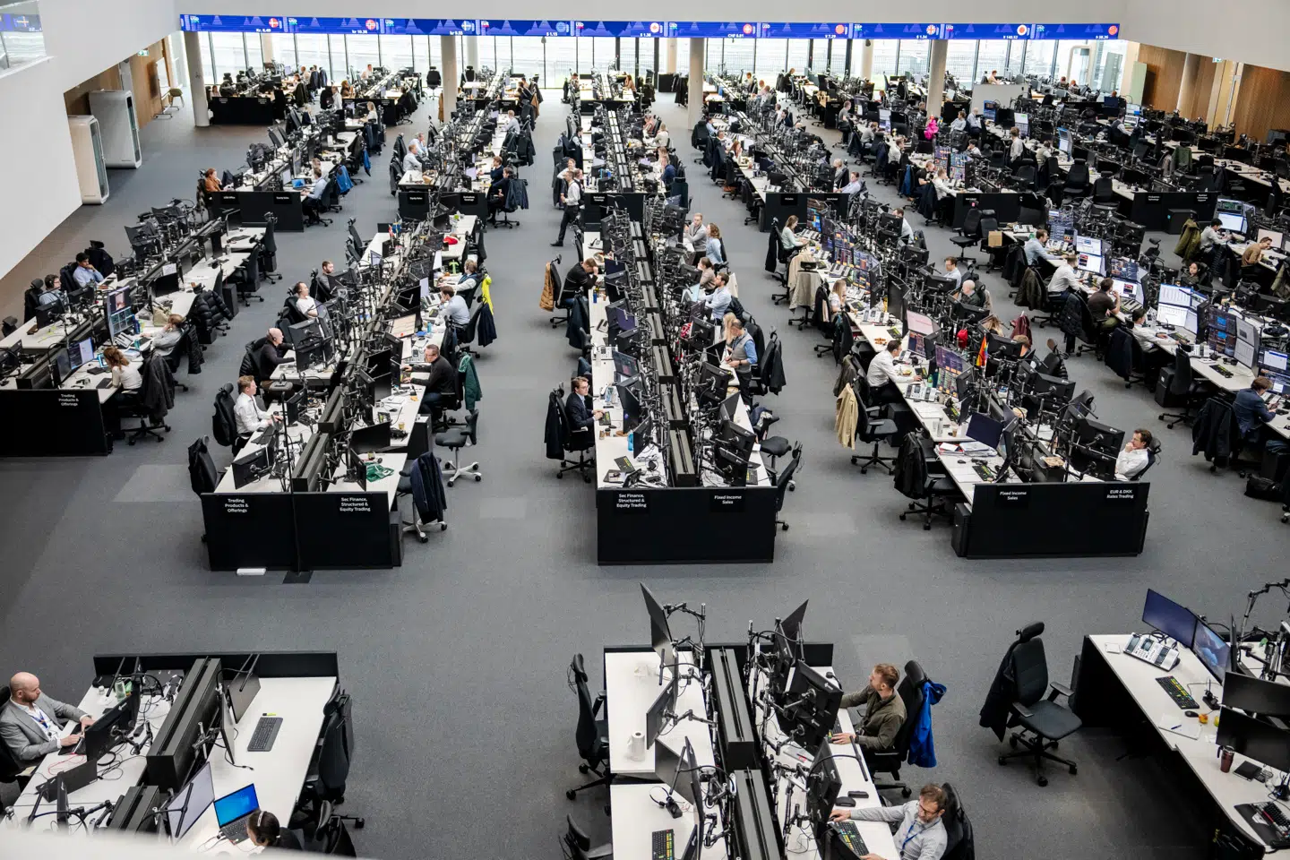 Vi mangler at tale om, hvordan arbejdslivet kunne blive radikalt bedre. Sådan lyder argumenterne fra forfatteren Hakon Mosbech, der med sin nye bog undersøger nye veje til et bedre arbejdsliv.