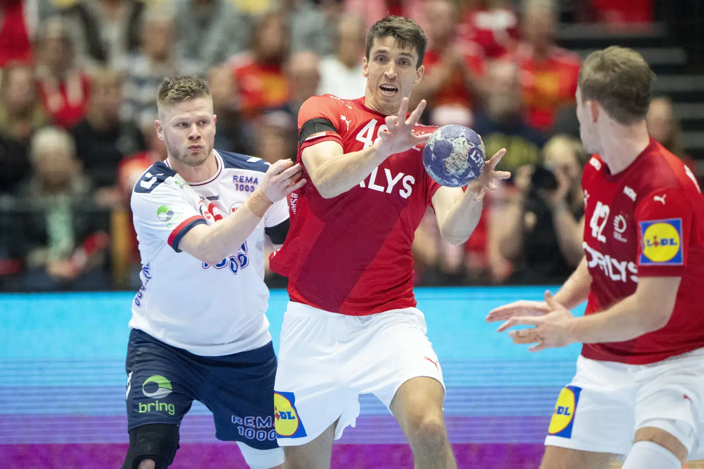 Frederik Ladefoged har spillet en del ungdomskampe for Danmark, mens det er blevet til beskedne to A-landskampe. (Arkivfoto).