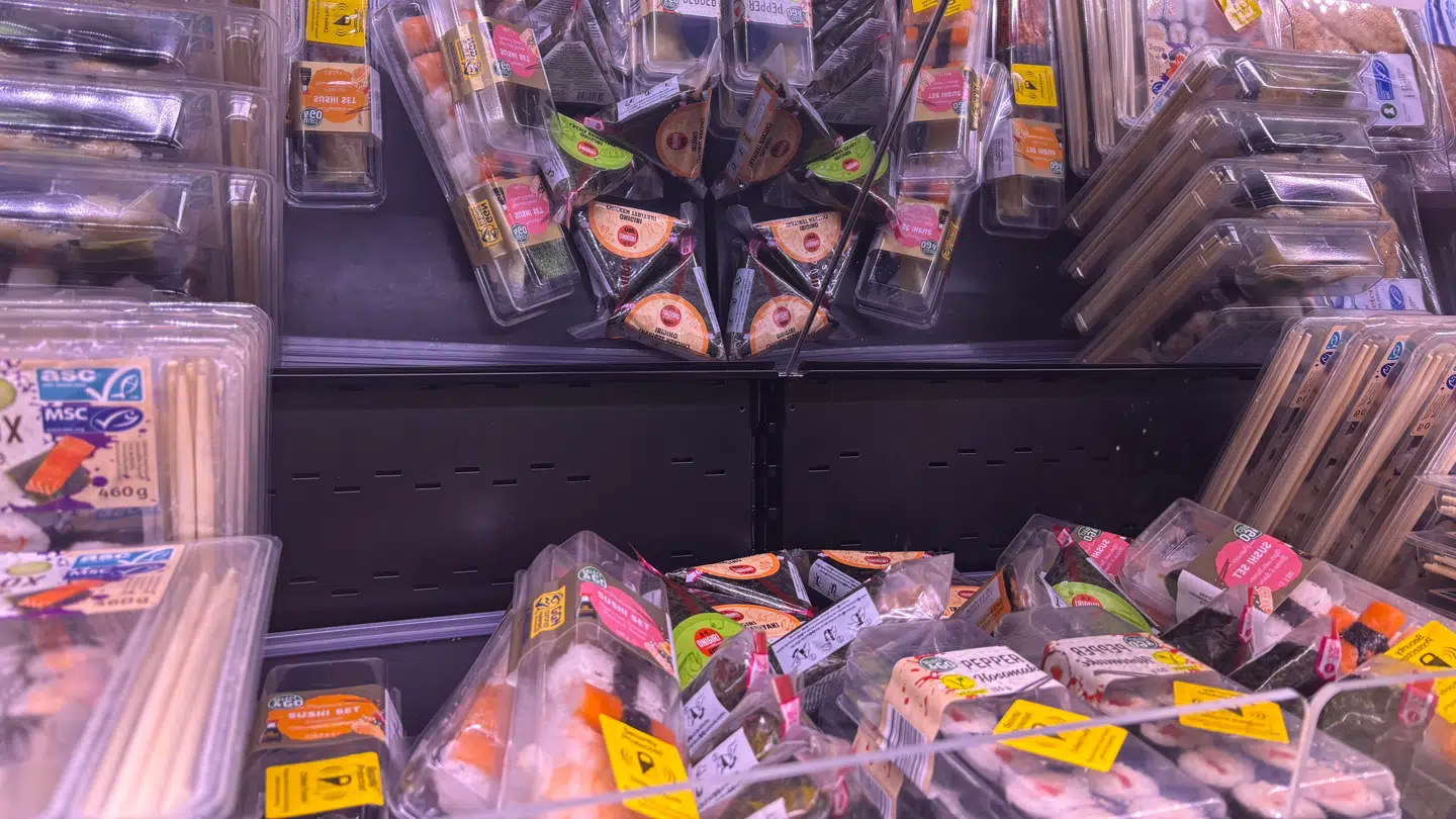 Trods en pris på 19,95 kroner er der også sat alarmer på sushi.