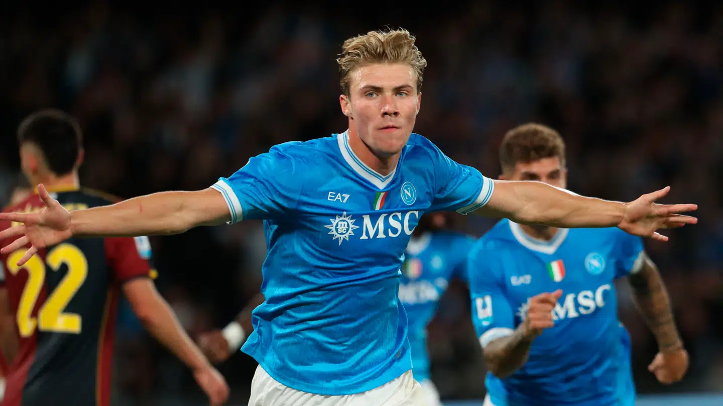 Danskeren kan ikke gå i fred på gaden.