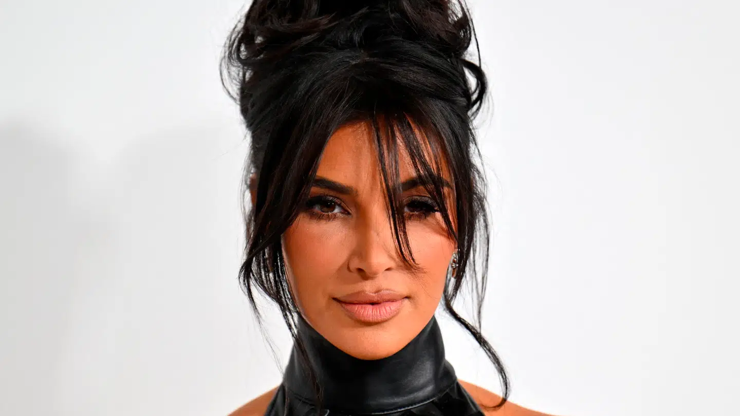 Kim Kardashians sexvideo med hendes ekskæreste Ray J spøger stadig.