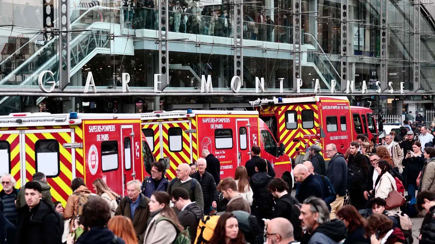 Episoden på togstationen lammede den kollektive trafik på Montparnasse stationen i Paris.