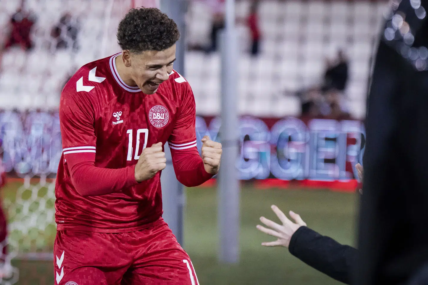 Clement Bischoff bragte Danmark foran på et flot langskudsmål, der blev eneste danske scoring i Vejle. (Arkivfoto).