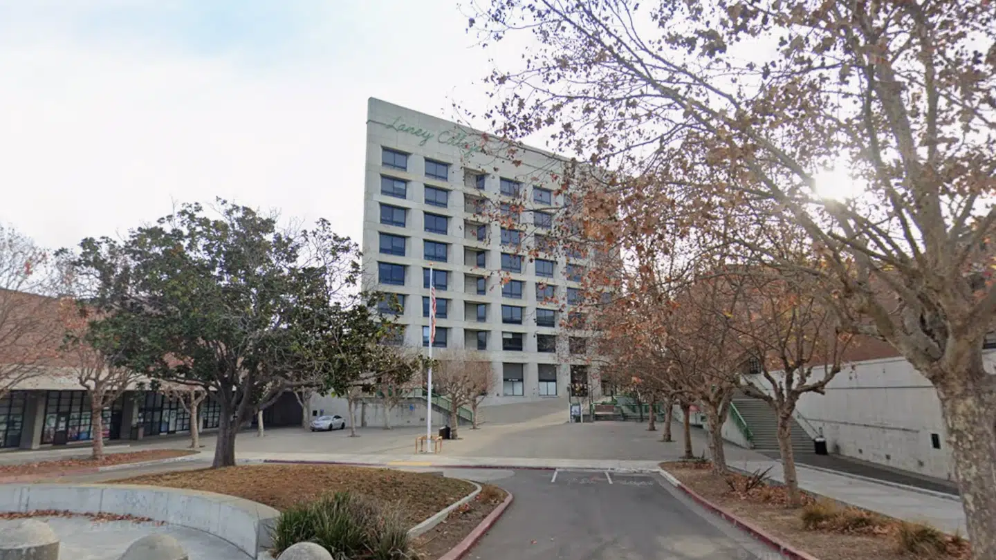 Det var på dette college, Laney College i Oakland i den amerikanske delstat Californien, at John Beam blev skudt.