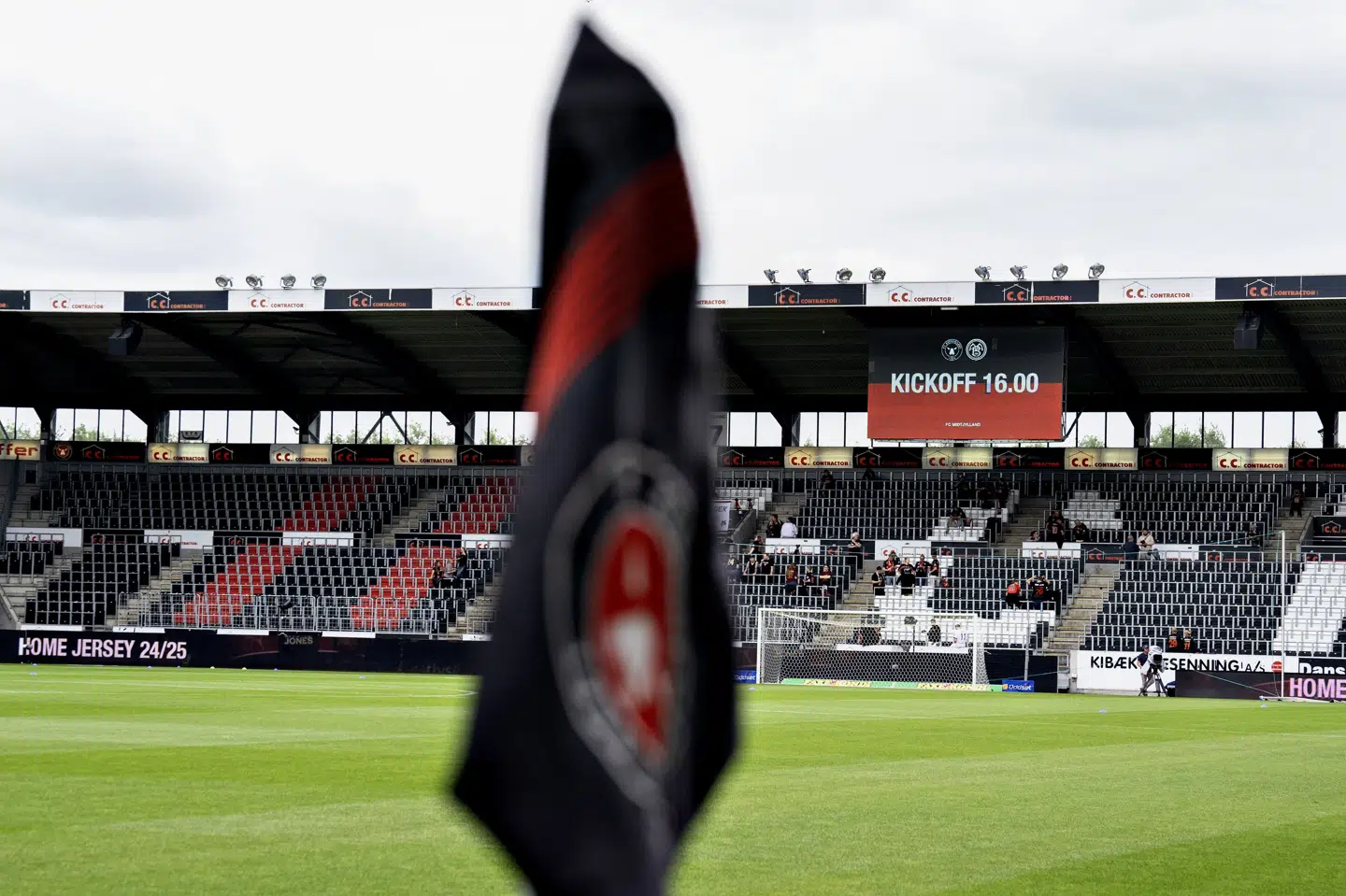 FC Midtjyllands fodboldkvinder spiller hjemme på MCH Arena i Herning, men der kommer langtfra lige så mange tilskuere som til herrernes kampe. I denne sæson har der været et snit på 490 tilskuere per kamp. Det er det tredjehøjeste i ligaen. (Arkivfoto).