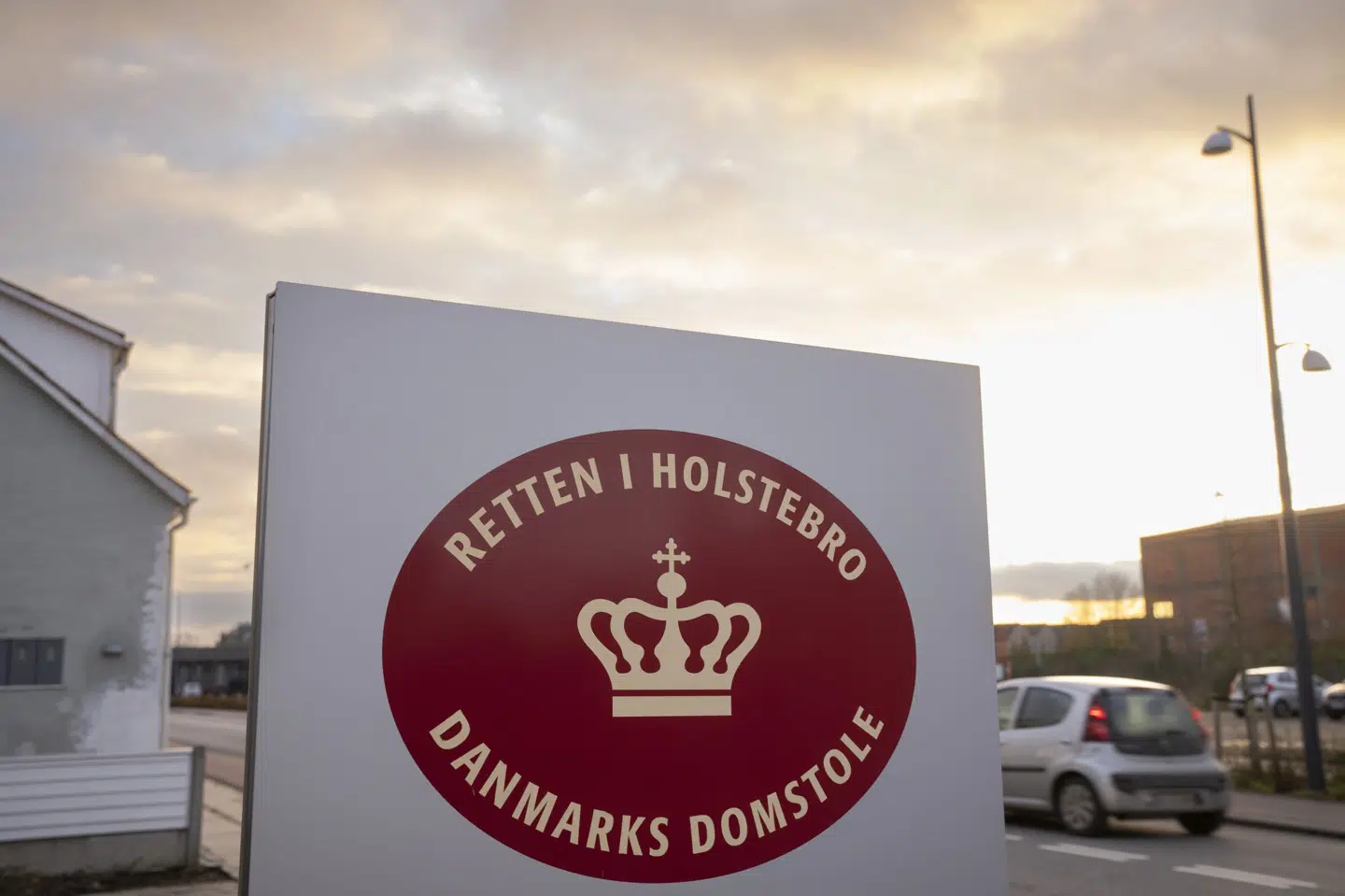 Efter et grundlovsforhør bag lukkede døre i Retten i Holstebro er en 17-årig svensk pige lørdag blevet varetægtsfængslet. (Arkivfoto)