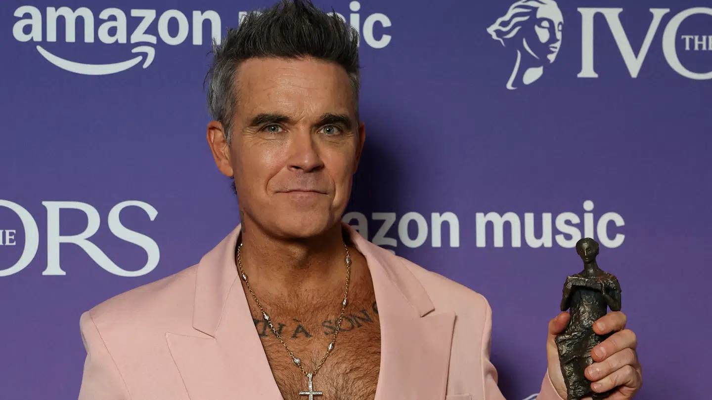 Selvom Robbie Williams mærker alvorlige bivirkninger ved sit forbrug af vægttabsmedicin, vil han alligevel fortsætte. Det fortæller han i et nyt interview.