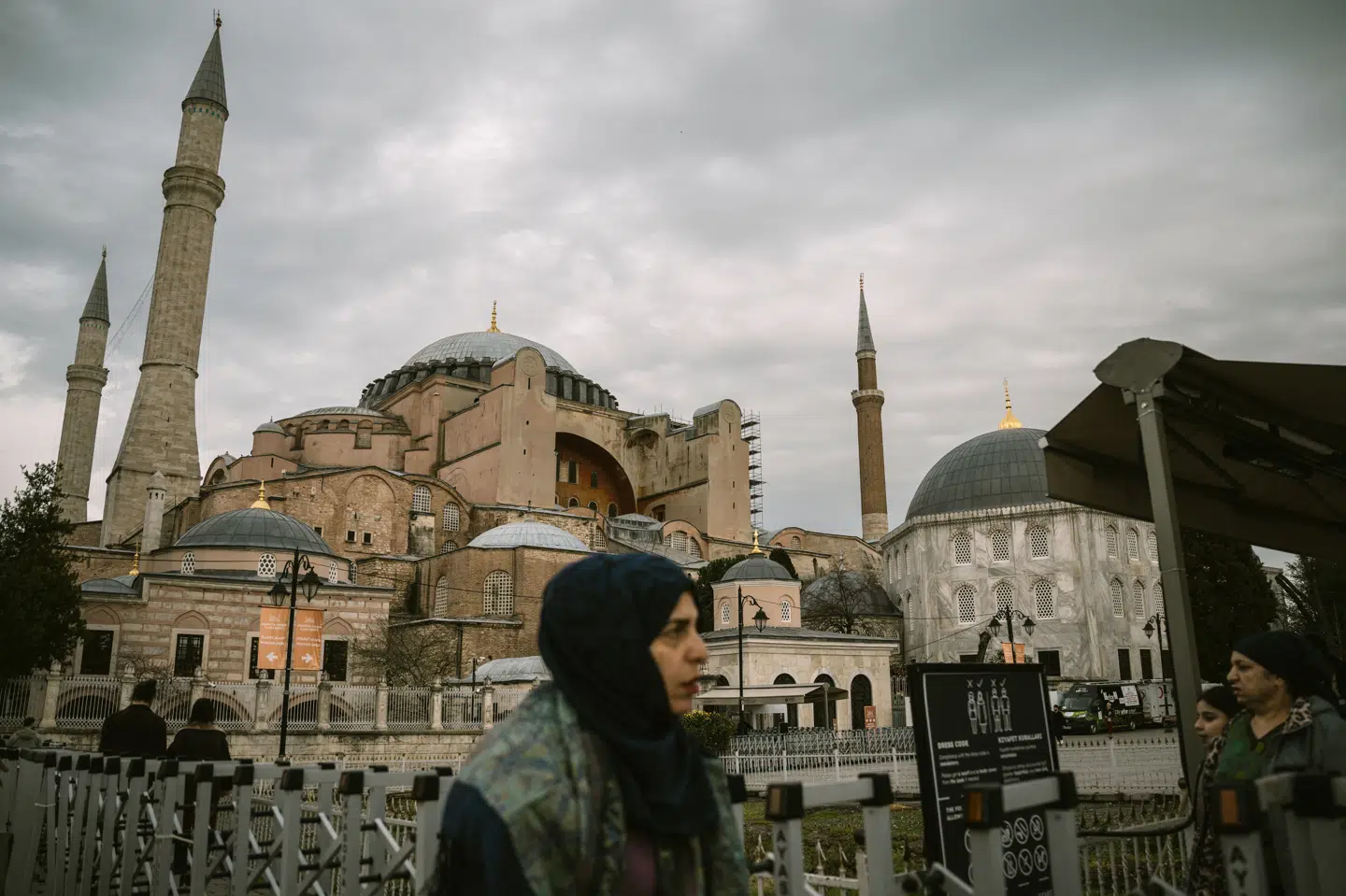 Hotellet, som er blevet evakueret, ligger i bydelen Fatih i Istanbul, hvor også moskéen Hagia Sofia ligger. (Arkivfoto).