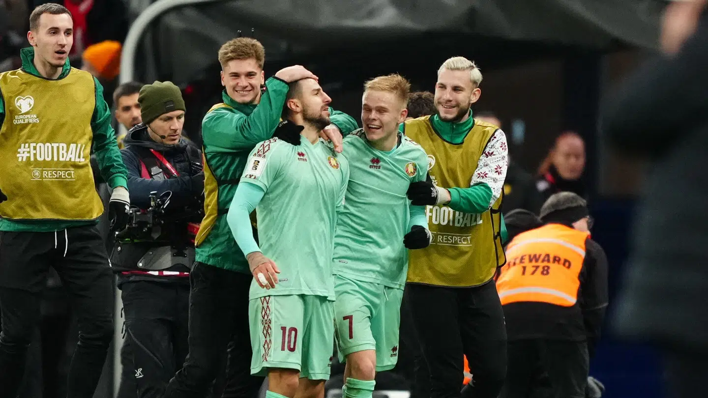 Belarus scorede to gange på tre minutter og fik 2-2 i Parken.
