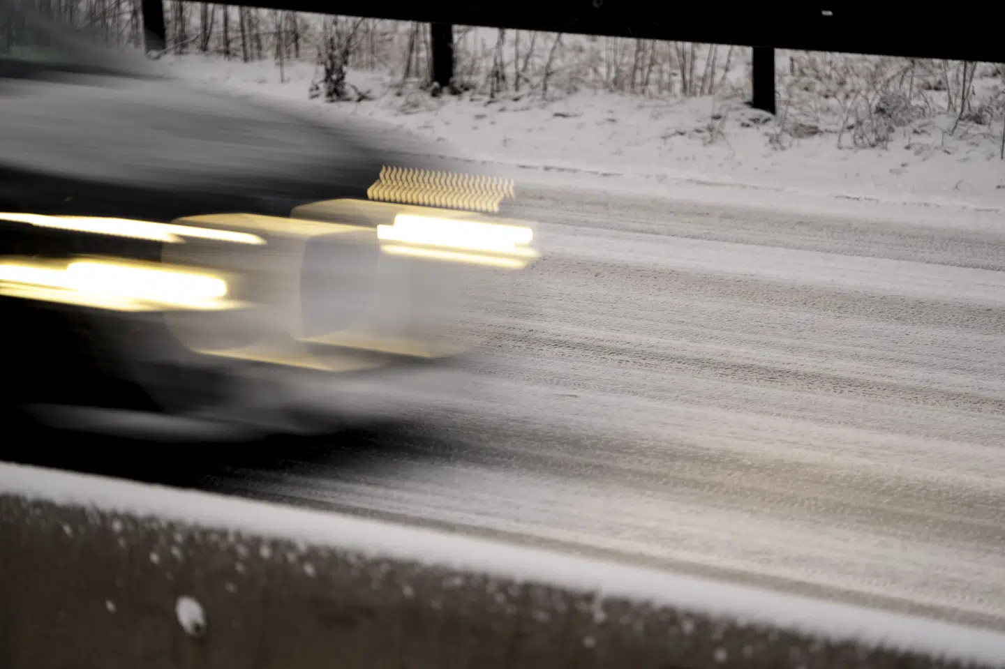 Der er endnu ikke faldet sne på vejene, som det kan ses på billedet fra januar i København, men der er dog søndag morgen meldinger om isglatte veje efter frost. (Arkivfoto).