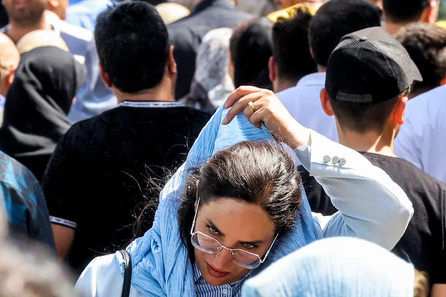 Kvinder skal dække deres hår, når de færdes i det offentlige rum i Iran, men under et show i forbindelse med modeugen i Teheran kunne flere modeller ses uden tørklæde. (Arkivfoto).