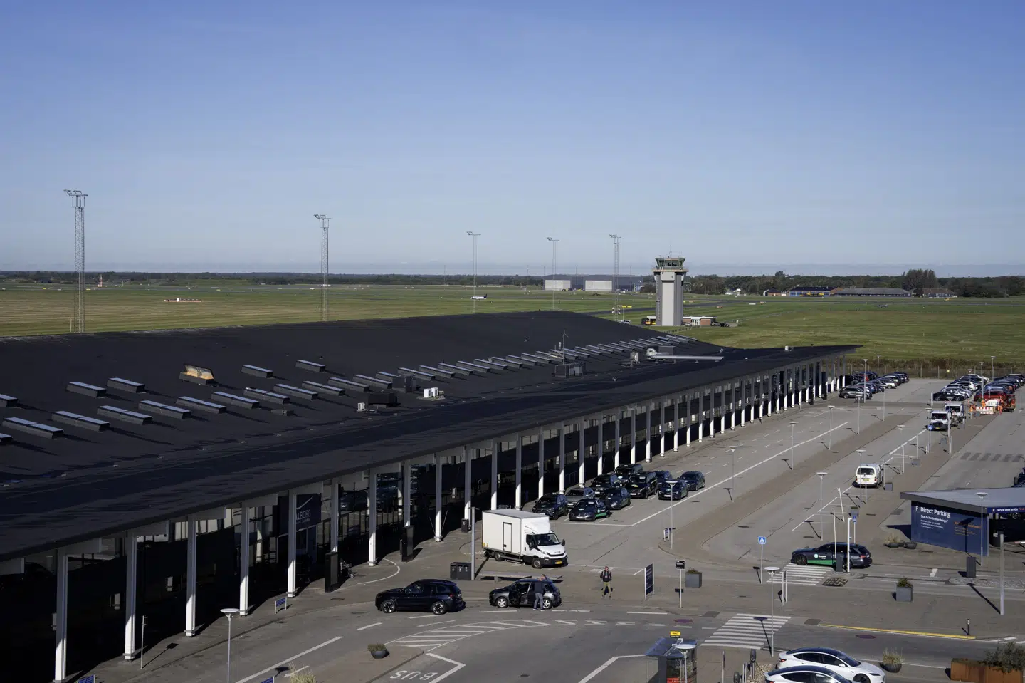 Luftrummet over Aalborg Lufthavn, som her er fotograferet 25. september 2025, var søndag aften kortvarigt lukket. (Arkivfoto).