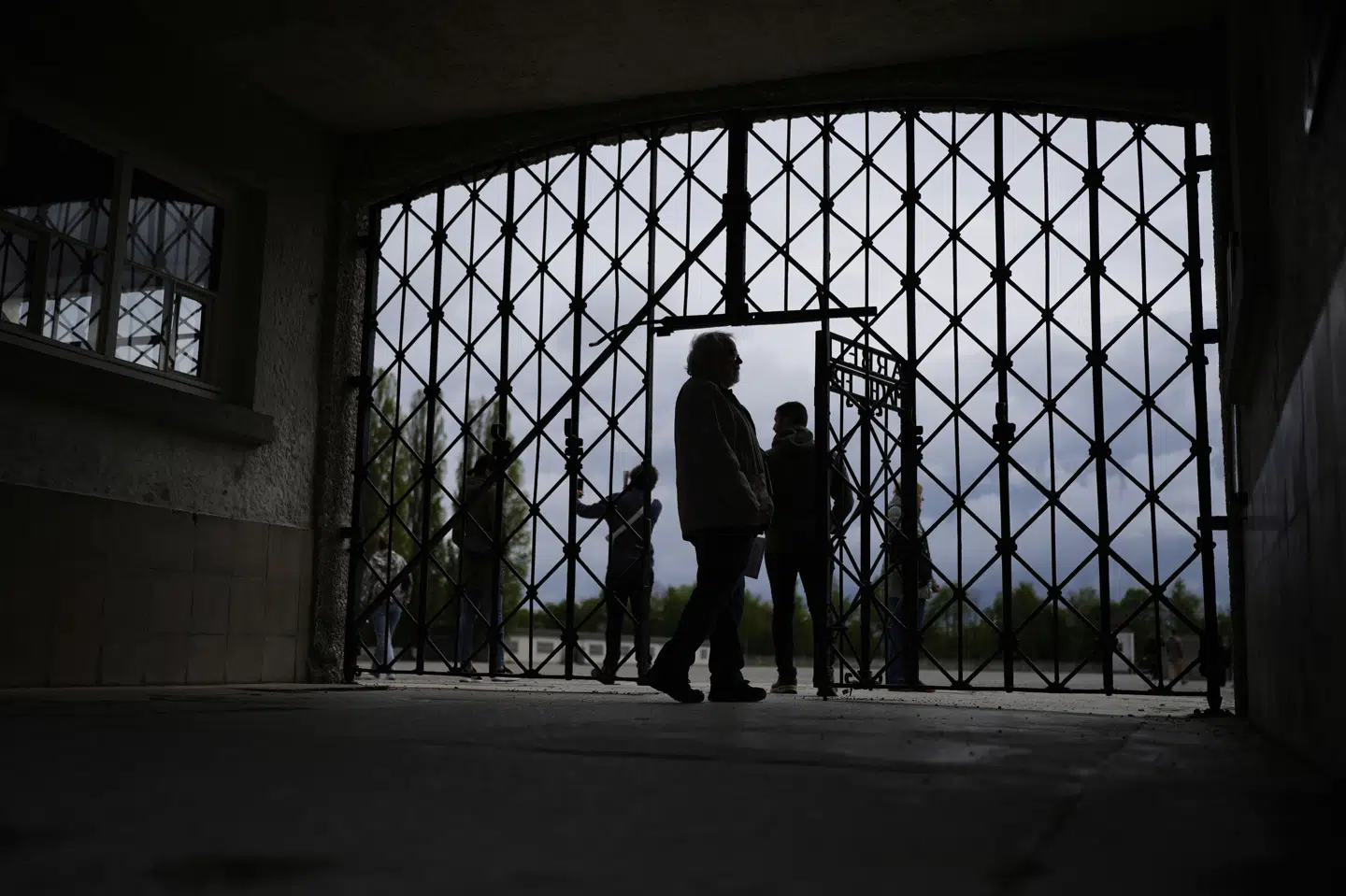Tusindvis af jøder blev slået ihjel i koncentrationslejren Dachau under Anden Verdenskrig. Kontroversielle dokumenter om tvangssterilisering fra koncentrationslejren skulle være kommet på auktion mandag i Tyskland, men auktionen er nu blevet aflyst efter kritik. (Arkivfoto).