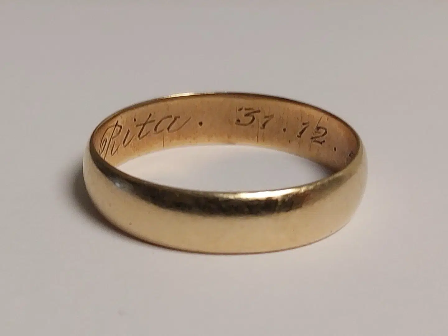 Politiet efterlyser ejeren af denne vielsesring.